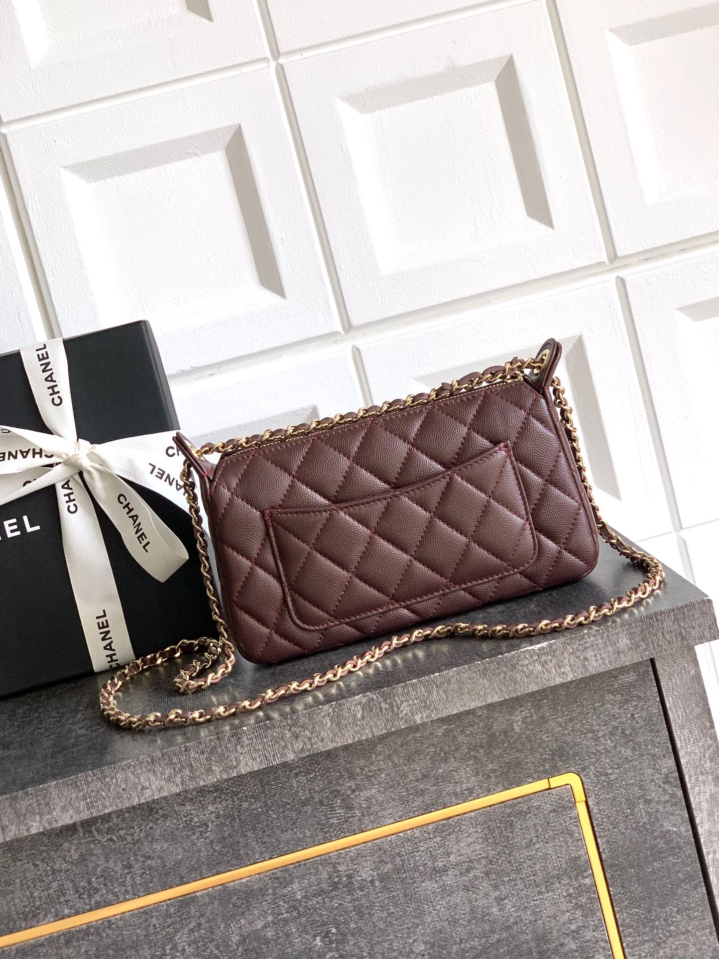 C715 《4704枣红球咖啡☕️brown》 is now available! 🔮🔮🔮 OHANEL 🚩🚩🚩 25B Litchi leather – durable and retains value! The new favorite Chanel handbag is absolutely amazing! Litchi leather is truly exceptional; it has a distinct texture, is very resistant to scratches, — image 3