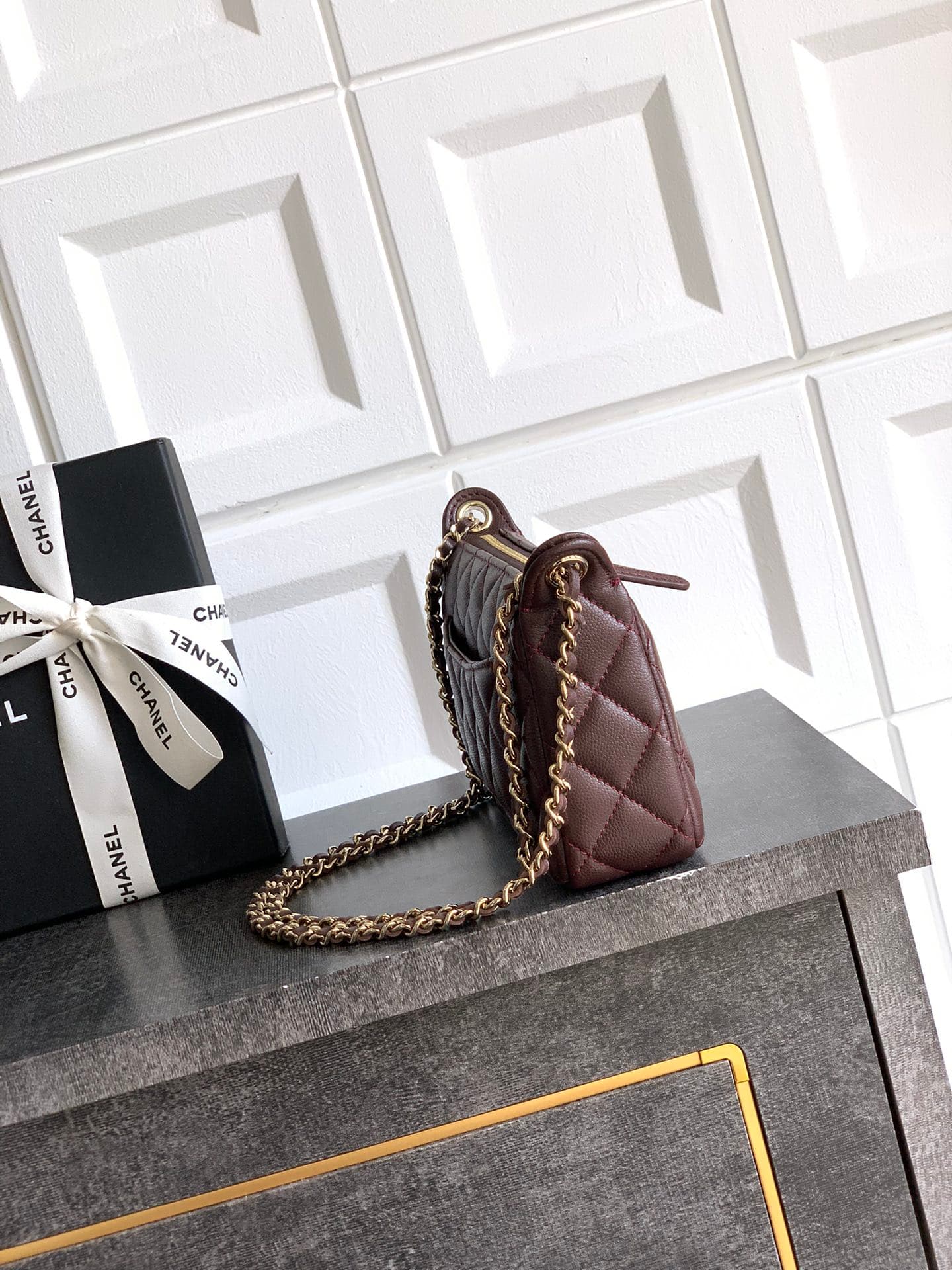 C715 《4704枣红球咖啡☕️brown》 is now available! 🔮🔮🔮 OHANEL 🚩🚩🚩 25B Litchi leather – durable and retains value! The new favorite Chanel handbag is absolutely amazing! Litchi leather is truly exceptional; it has a distinct texture, is very resistant to scratches, — image 2