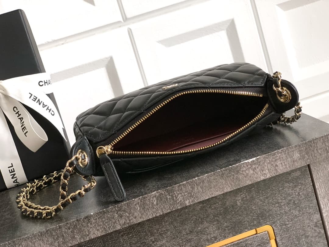 C717 4704 goat leather 🐑🔮🔮🔮OHANEL 🚩🚩🚩25B🐑 Leather is both durable and preserves value—a truly excellent product! The new favorite Chanel mahjong bag is absolutely amazing! Goat leather is indeed a great material: soft, delicate, and highly resistant. No m — image 8