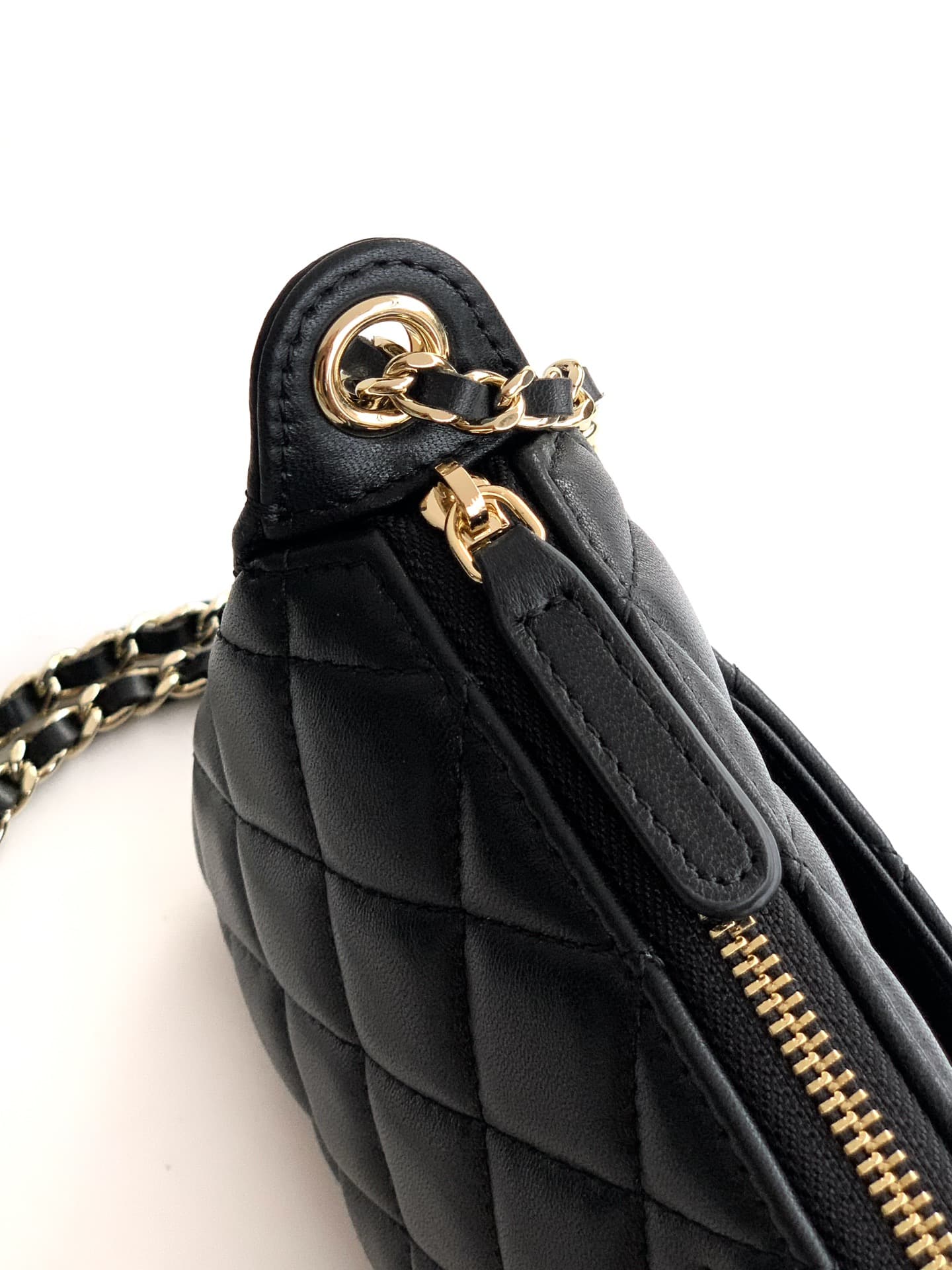 C717 4704 goat leather 🐑🔮🔮🔮OHANEL 🚩🚩🚩25B🐑 Leather is both durable and preserves value—a truly excellent product! The new favorite Chanel mahjong bag is absolutely amazing! Goat leather is indeed a great material: soft, delicate, and highly resistant. No m — image 6