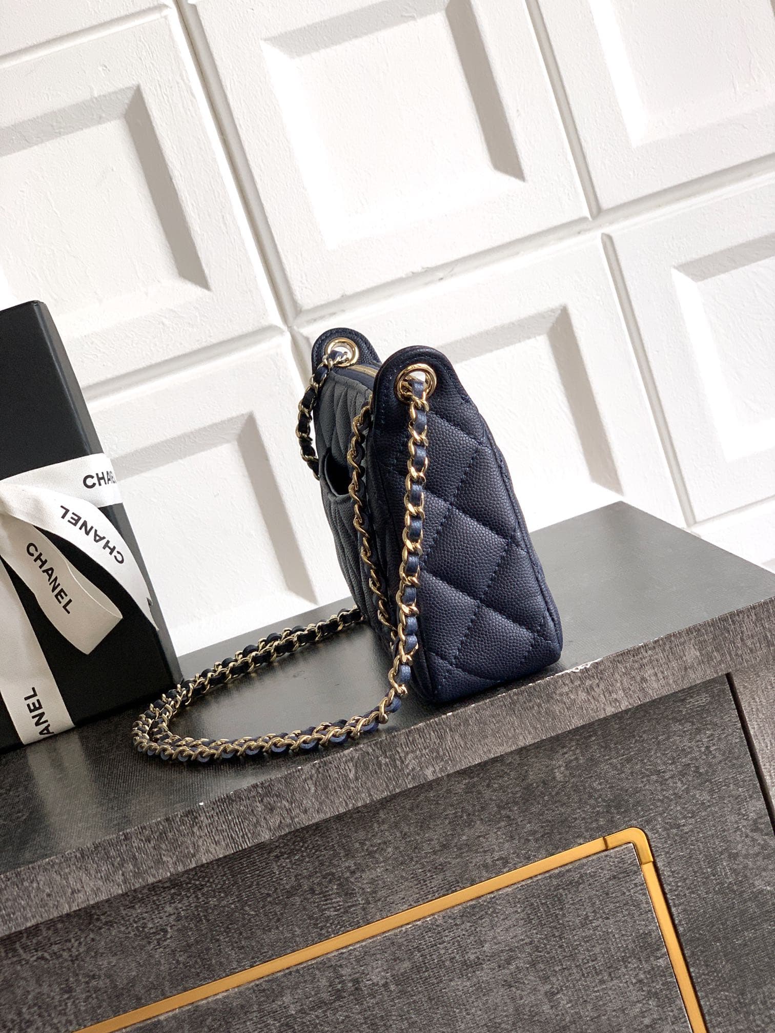 C737 “Indigo”🔮🔮🔮OHANEL 🚩🚩🚩25B Litchi leather – a fantastic material that is durable and preserves value! The new favorite Chanel mahjong bag is absolutely amazing! Litchi leather truly is a smart choice—it has a distinct texture, is very durable, and does — image 2