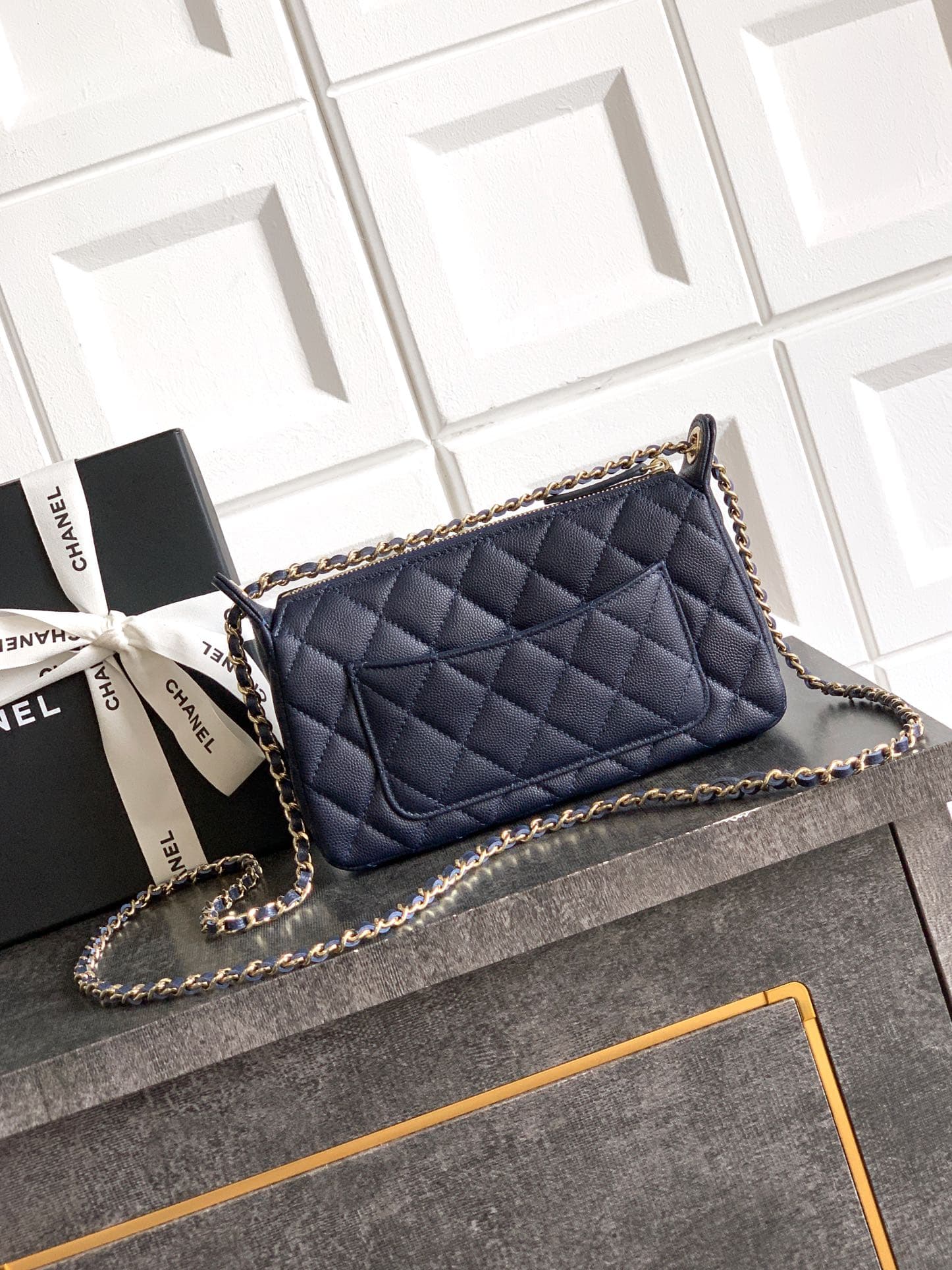 C737 “Indigo”🔮🔮🔮OHANEL 🚩🚩🚩25B Litchi leather – a fantastic material that is durable and preserves value! The new favorite Chanel mahjong bag is absolutely amazing! Litchi leather truly is a smart choice—it has a distinct texture, is very durable, and does — image 3