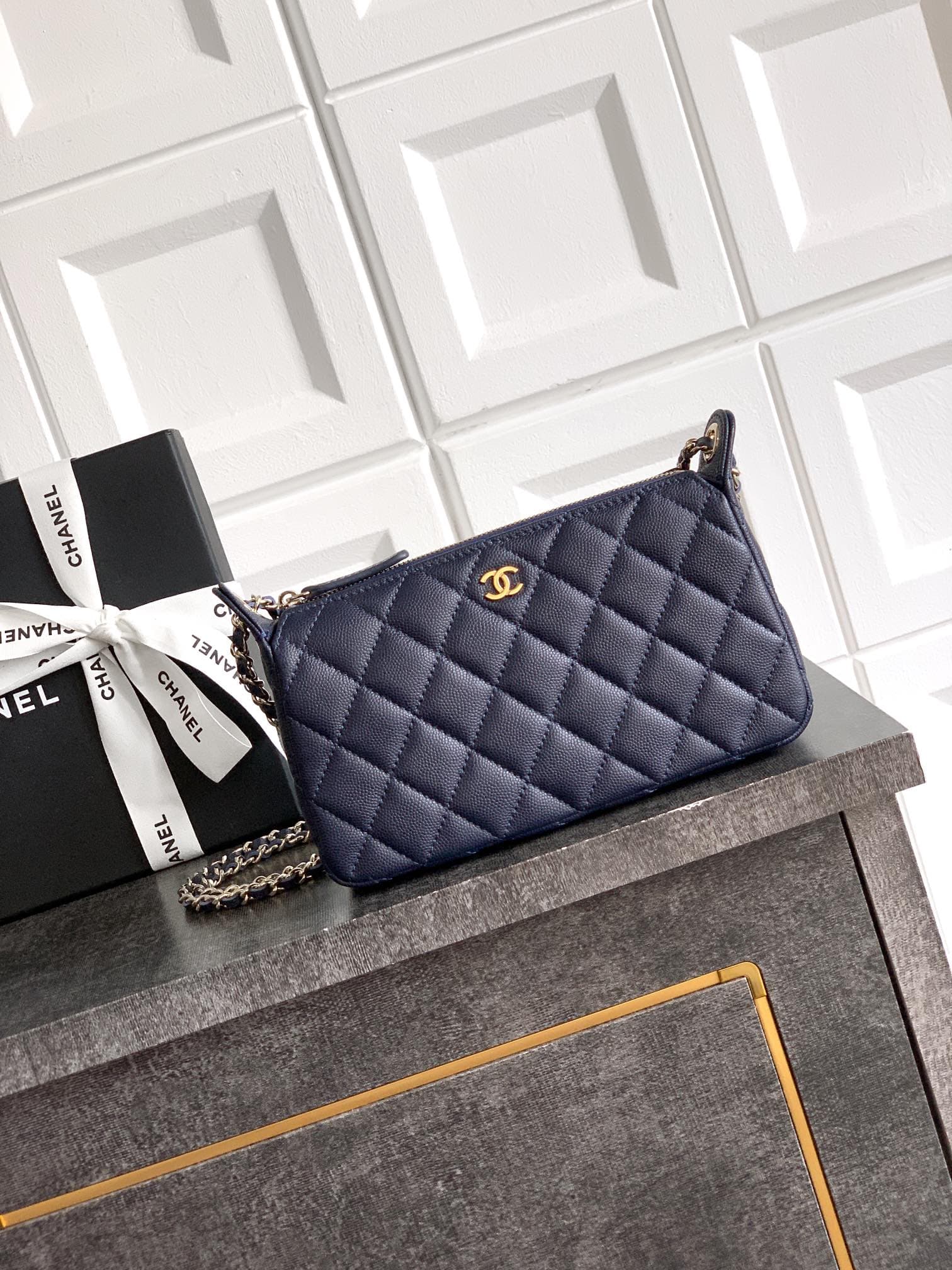 C737 “Indigo”🔮🔮🔮OHANEL 🚩🚩🚩25B Litchi leather – a fantastic material that is durable and preserves value! The new favorite Chanel mahjong bag is absolutely amazing! Litchi leather truly is a smart choice—it has a distinct texture, is very durable, and does — image 1