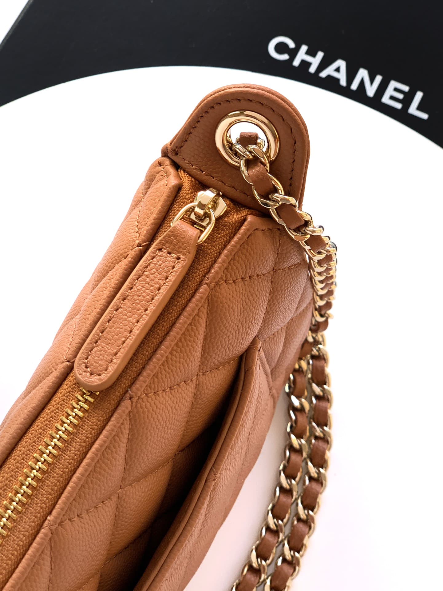 C736 “Earthy Yellow Caramel”🔮🔮🔮 OHANEL 🚩🚩🚩 25B Litchi Leather – a fantastic material that is durable and preserves value! The new favorite Chanel mahjong bag is really attractive! Litchi leather truly is an excellent choice—it has a distinct texture but i — image 6