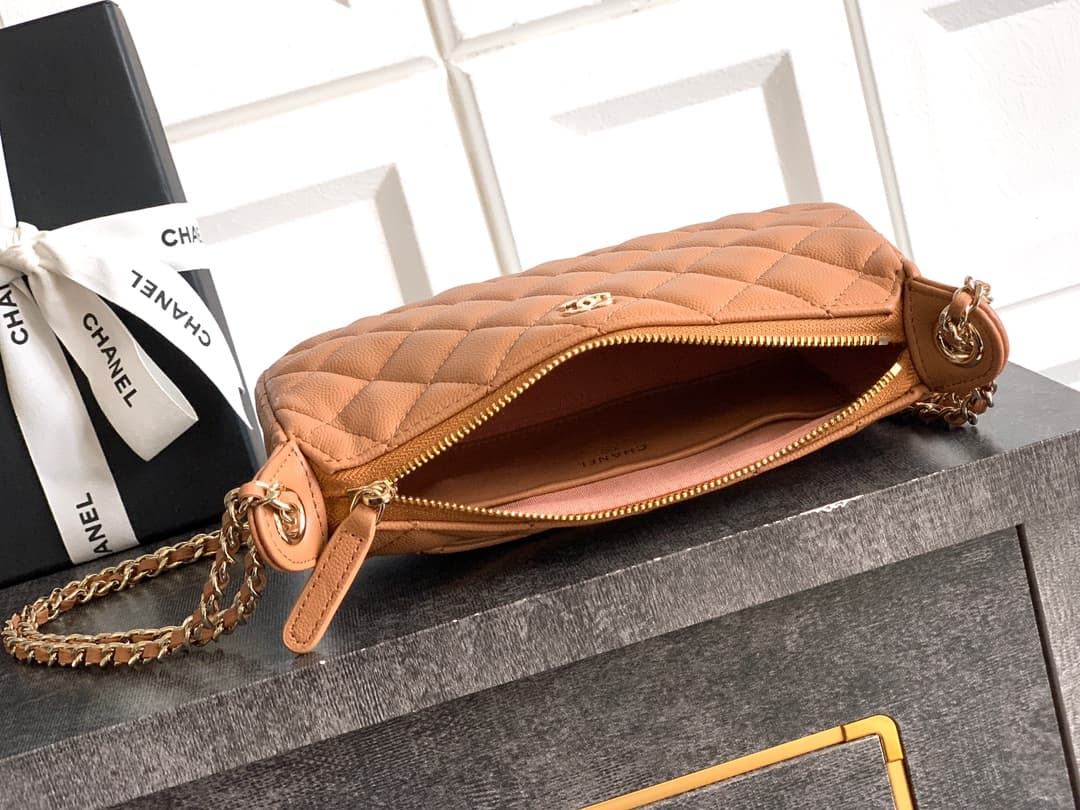 C736 “Earthy Yellow Caramel”🔮🔮🔮 OHANEL 🚩🚩🚩 25B Litchi Leather – a fantastic material that is durable and preserves value! The new favorite Chanel mahjong bag is really attractive! Litchi leather truly is an excellent choice—it has a distinct texture but i — image 8