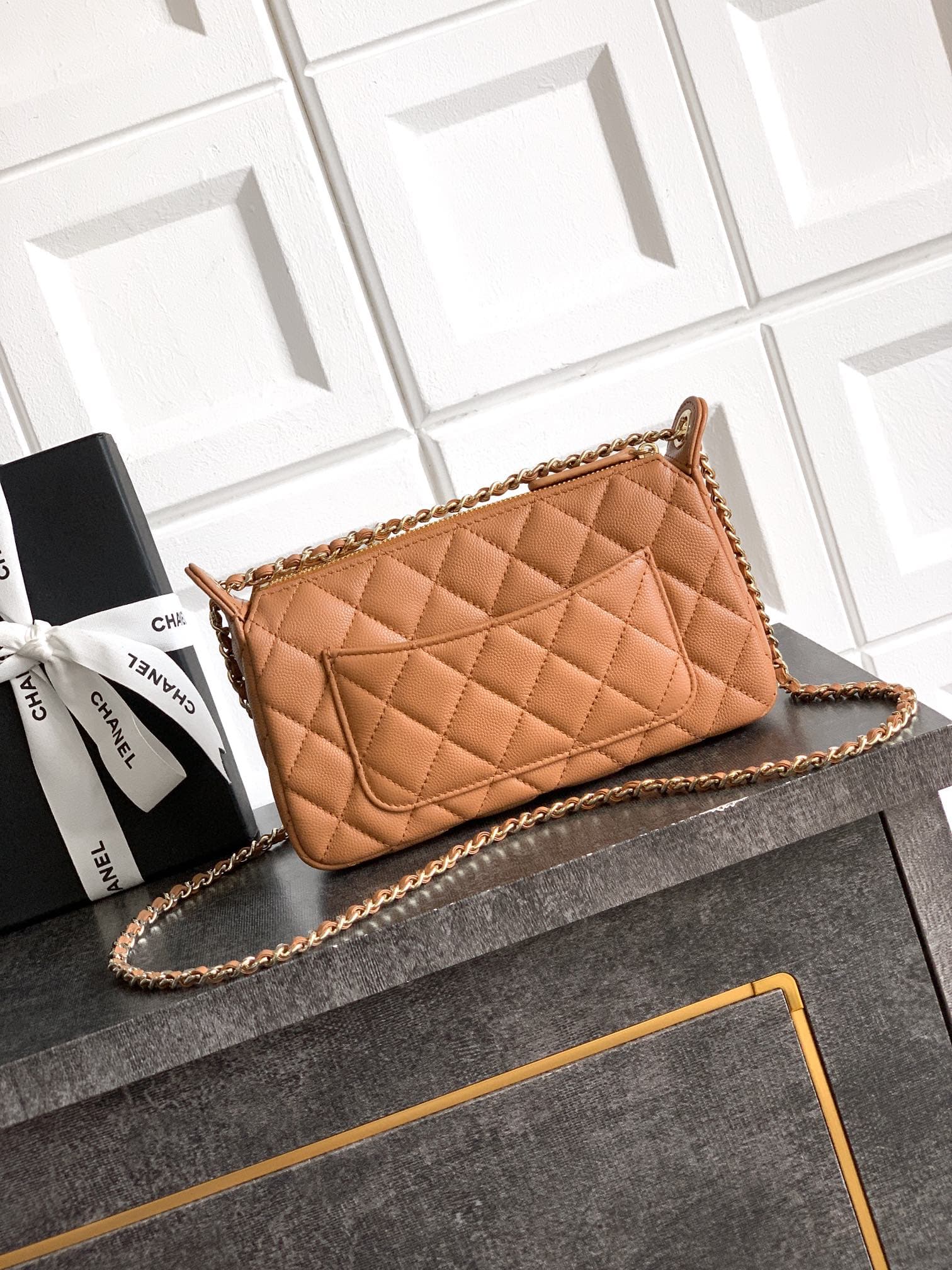 C736 “Earthy Yellow Caramel”🔮🔮🔮 OHANEL 🚩🚩🚩 25B Litchi Leather – a fantastic material that is durable and preserves value! The new favorite Chanel mahjong bag is really attractive! Litchi leather truly is an excellent choice—it has a distinct texture but i — image 3