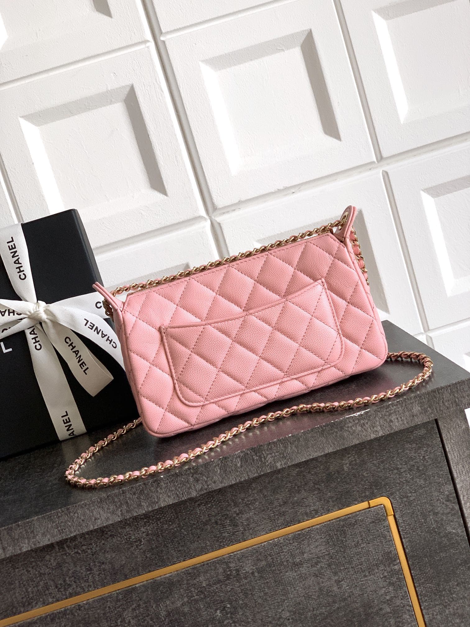 C735 “Cherry Blossom🌸 Pink”🔮🔮🔮OHANEL 🚩🚩🚩25B Litchi Cowhide – a fantastic material that is durable and retains its value! The new favorite Chanel handbag is really appealing. Litchi cowhide is truly a smart choice; it has a distinct texture yet is very stu — image 3