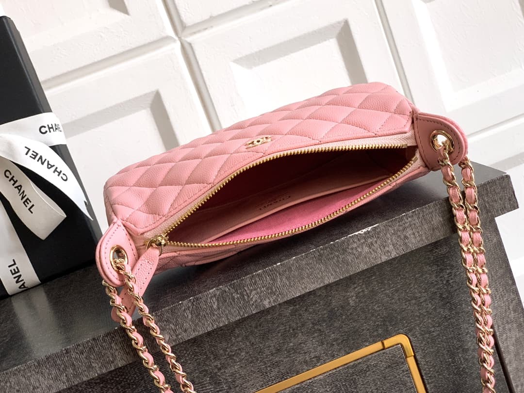 C735 “Cherry Blossom🌸 Pink”🔮🔮🔮OHANEL 🚩🚩🚩25B Litchi Cowhide – a fantastic material that is durable and retains its value! The new favorite Chanel handbag is really appealing. Litchi cowhide is truly a smart choice; it has a distinct texture yet is very stu — image 8