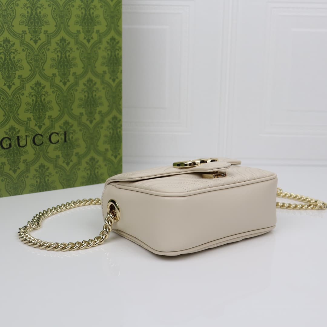 C4045 🌟 GG Marmont collection mini handbag – The GG Marmont collection features a new silhouette with classic colors, showcasing an early autumn-style elegance. This handbag is made of V-shaped leather sewn with Gucci Rosso Ancora red thread, with detacha — image 4