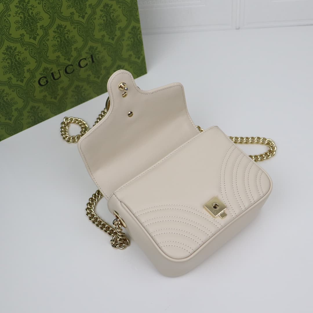C4045 🌟 GG Marmont collection mini handbag – The GG Marmont collection features a new silhouette with classic colors, showcasing an early autumn-style elegance. This handbag is made of V-shaped leather sewn with Gucci Rosso Ancora red thread, with detacha — image 7