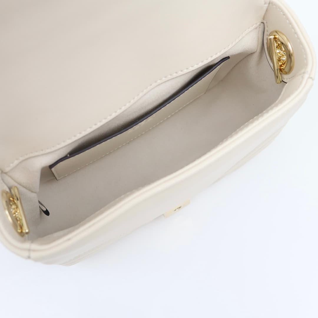 C4045 🌟 GG Marmont collection mini handbag – The GG Marmont collection features a new silhouette with classic colors, showcasing an early autumn-style elegance. This handbag is made of V-shaped leather sewn with Gucci Rosso Ancora red thread, with detacha — image 8