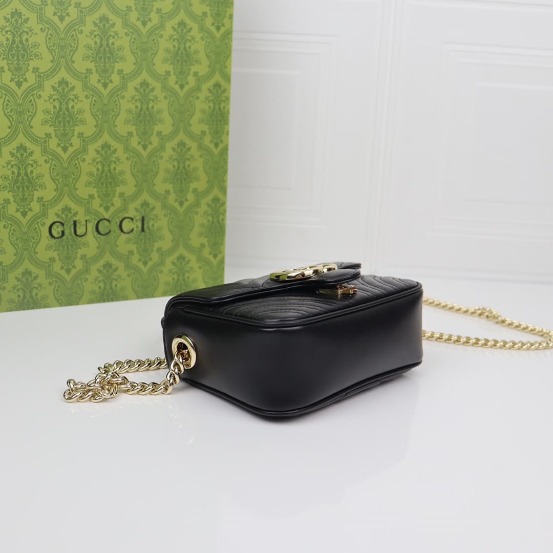 C4047 🌟 GG Marmont collection mini handbag: The GG Marmont collection features a new silhouette with classic colors, highlighting the charm of early autumn. This handbag is made of V-shaped leather embroidered with Gucci Rosso Ancora red thread, with deta — image 4