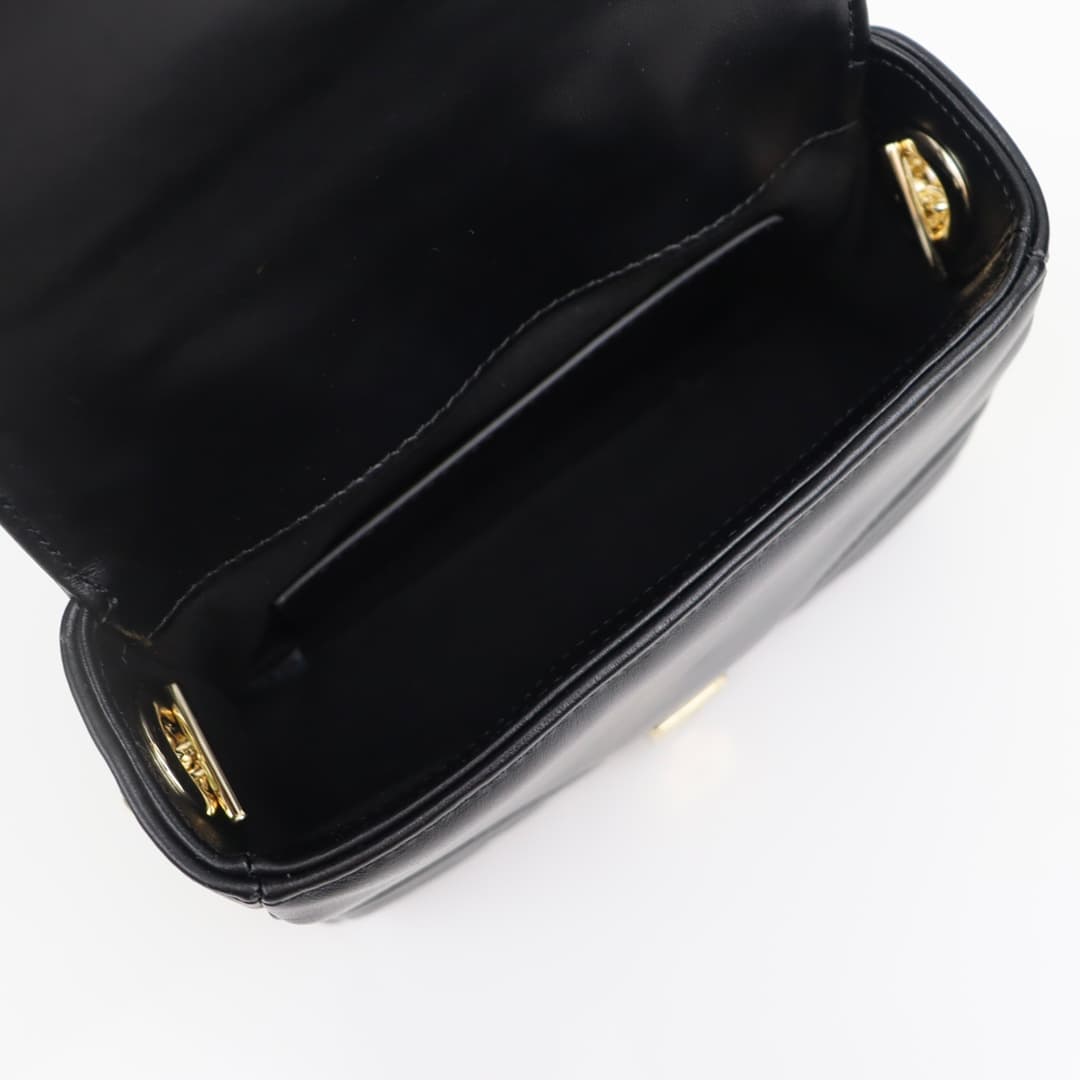 C4047 🌟 GG Marmont collection mini handbag: The GG Marmont collection features a new silhouette with classic colors, highlighting the charm of early autumn. This handbag is made of V-shaped leather embroidered with Gucci Rosso Ancora red thread, with deta — image 8