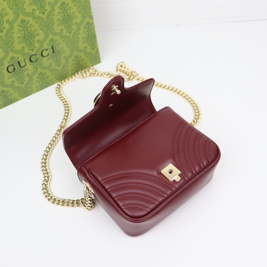 C4046 🌟 GG Marmont collection mini handbag – The GG Marmont collection features a new silhouette with classic colors, highlighting the charm of early autumn. This handbag is made of V-shaped leather sewn with Gucci Rosso Ancora red thread, with detachable — image 7
