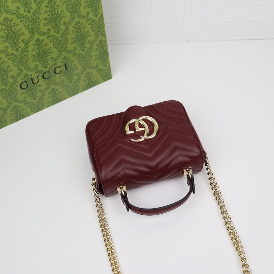 C4046 🌟 GG Marmont collection mini handbag – The GG Marmont collection features a new silhouette with classic colors, highlighting the charm of early autumn. This handbag is made of V-shaped leather sewn with Gucci Rosso Ancora red thread, with detachable — image 6
