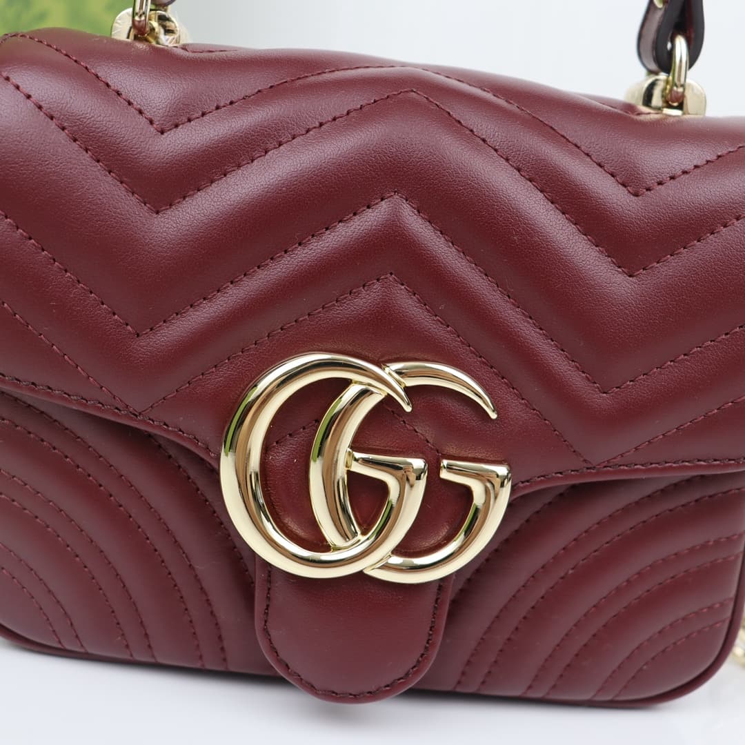 C4046 🌟 GG Marmont collection mini handbag – The GG Marmont collection features a new silhouette with classic colors, highlighting the charm of early autumn. This handbag is made of V-shaped leather sewn with Gucci Rosso Ancora red thread, with detachable — image 2