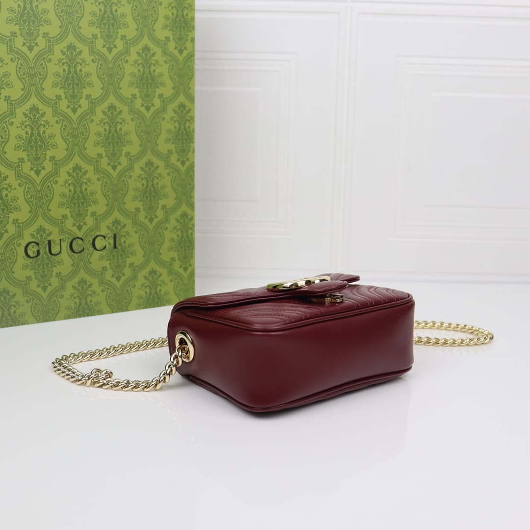 C4046 🌟 GG Marmont collection mini handbag – The GG Marmont collection features a new silhouette with classic colors, highlighting the charm of early autumn. This handbag is made of V-shaped leather sewn with Gucci Rosso Ancora red thread, with detachable — image 4