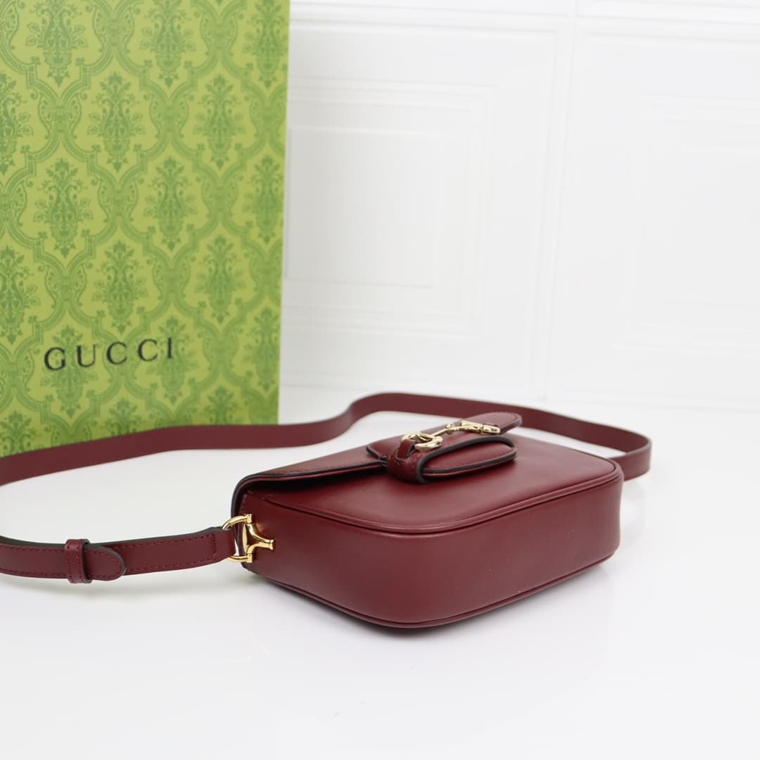 C4033 🌟 The Gucci Horsebit 1955 collection/series mini shoulder bag is featured in a romantic advertisement for the Qixi Festival, guided by creative director Sabato De Sarno’s vision. This new handbag from the Gucci Horsebit 1955 series embodies the doub — image 4