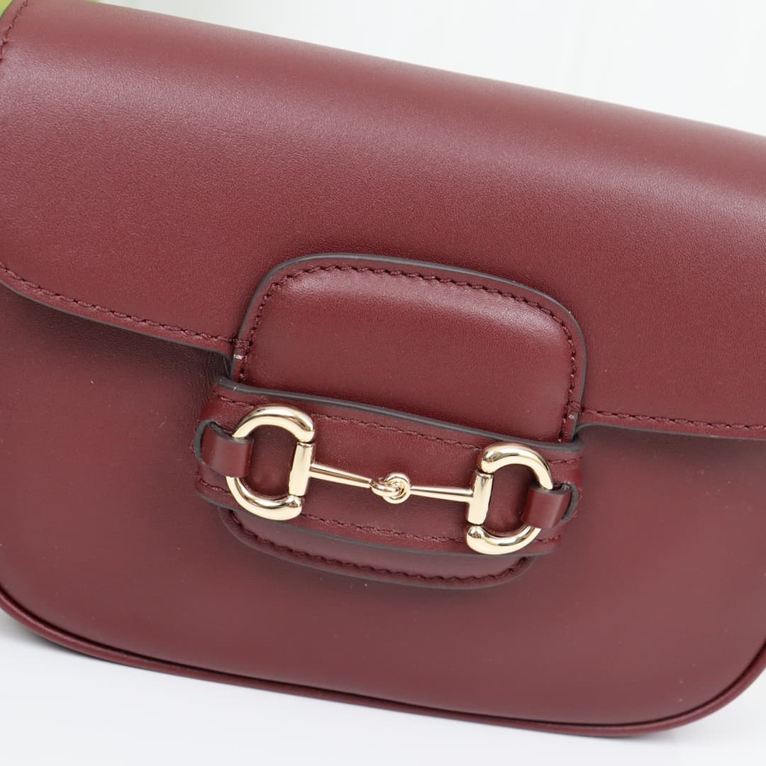 C4033 🌟 The Gucci Horsebit 1955 collection/series mini shoulder bag is featured in a romantic advertisement for the Qixi Festival, guided by creative director Sabato De Sarno’s vision. This new handbag from the Gucci Horsebit 1955 series embodies the doub — image 2