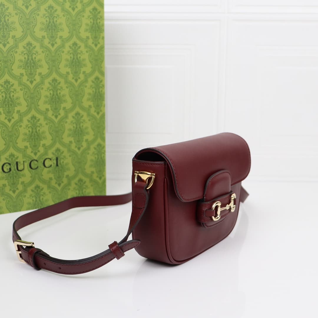 C4033 🌟 The Gucci Horsebit 1955 collection/series mini shoulder bag is featured in a romantic advertisement for the Qixi Festival, guided by creative director Sabato De Sarno’s vision. This new handbag from the Gucci Horsebit 1955 series embodies the doub — image 3