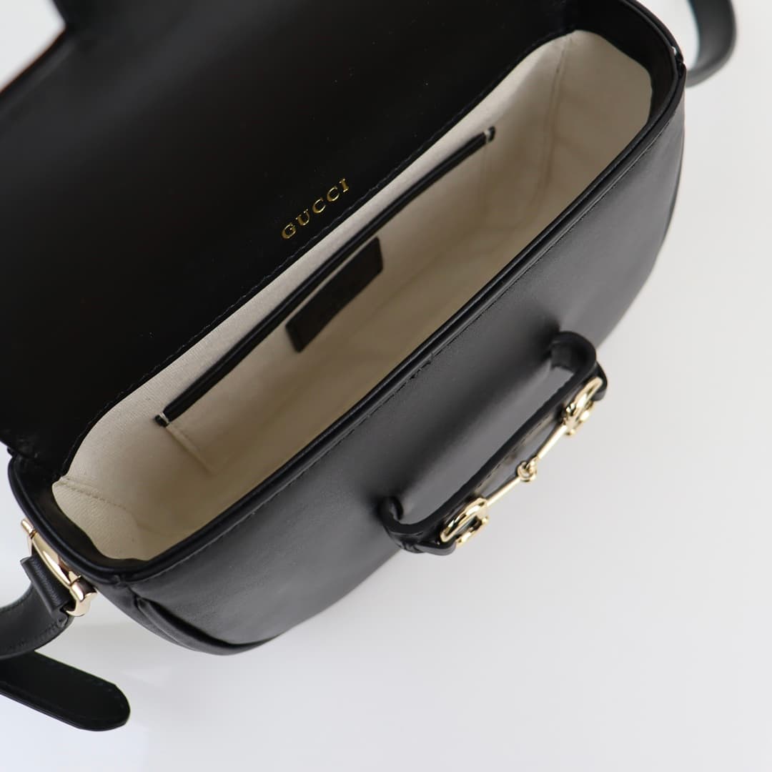 C4032 🌟 The Gucci Horsebit 1955 collection/series mini shoulder bag appears in a romantic advertisement for the Qixi Festival, guided by creative director Sabato De Sarno’s vision. This new handbag from the Gucci Horsebit 1955 series features a double-loo — image 8