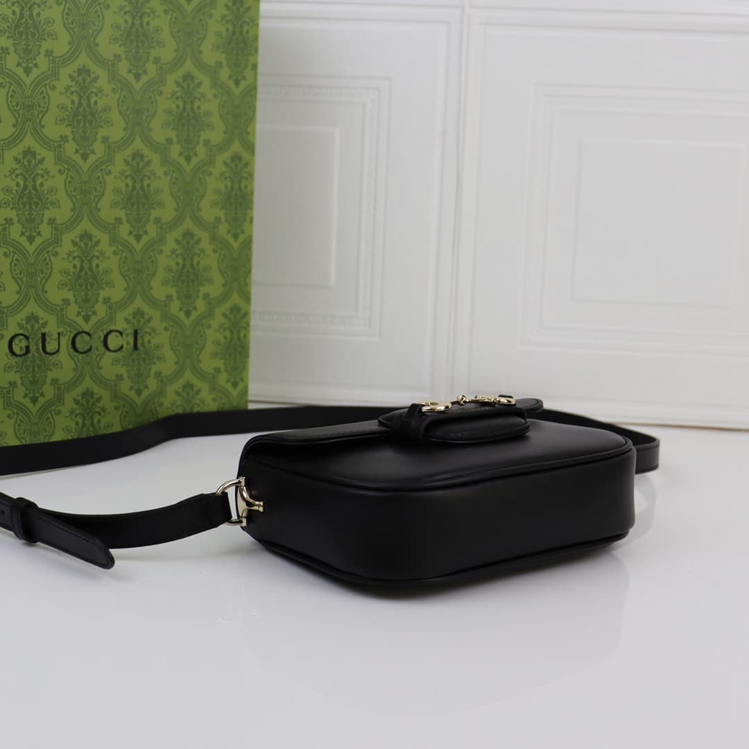 C4032 🌟 The Gucci Horsebit 1955 collection/series mini shoulder bag appears in a romantic advertisement for the Qixi Festival, guided by creative director Sabato De Sarno’s vision. This new handbag from the Gucci Horsebit 1955 series features a double-loo — image 4