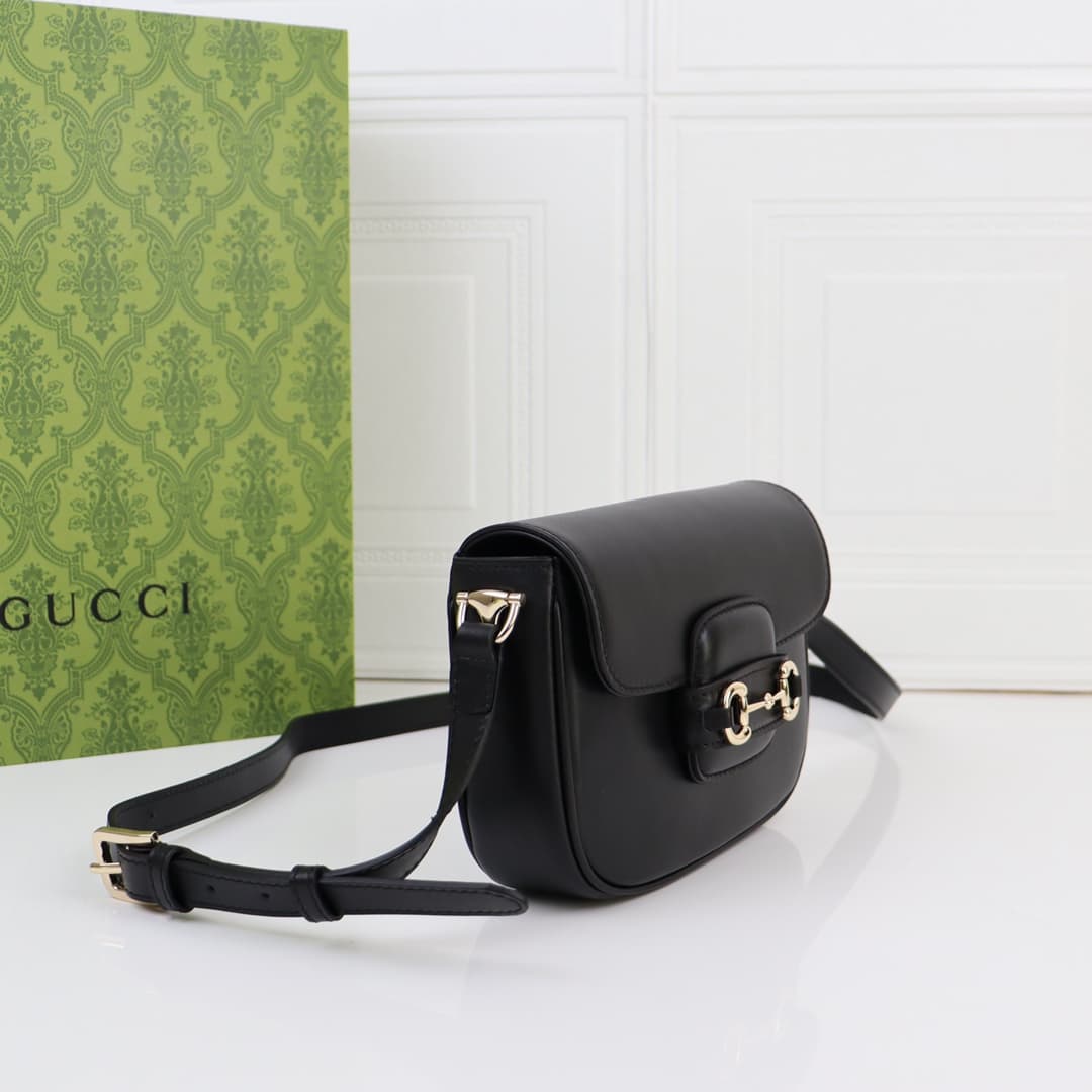 C4032 🌟 The Gucci Horsebit 1955 collection/series mini shoulder bag appears in a romantic advertisement for the Qixi Festival, guided by creative director Sabato De Sarno’s vision. This new handbag from the Gucci Horsebit 1955 series features a double-loo — image 3