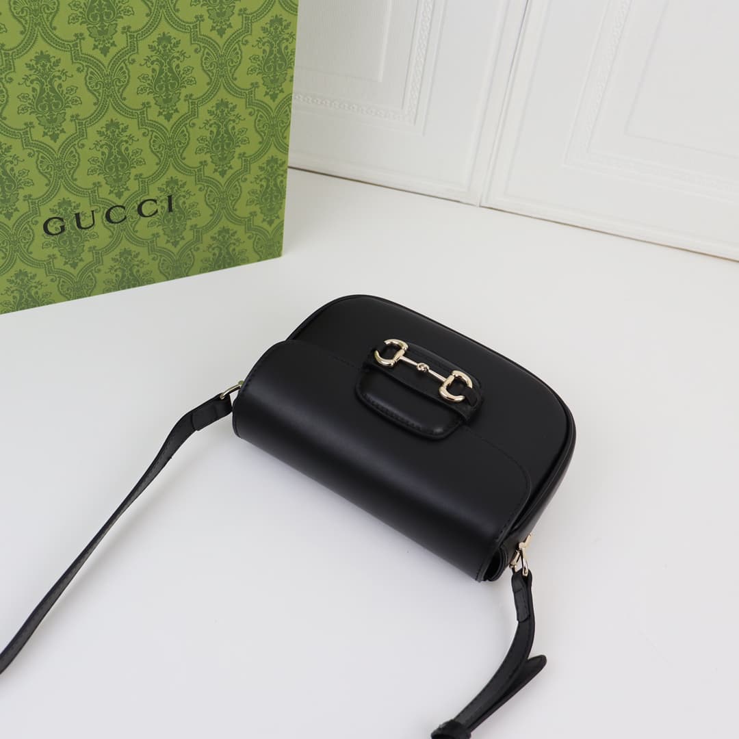 C4032 🌟 The Gucci Horsebit 1955 collection/series mini shoulder bag appears in a romantic advertisement for the Qixi Festival, guided by creative director Sabato De Sarno’s vision. This new handbag from the Gucci Horsebit 1955 series features a double-loo — image 6