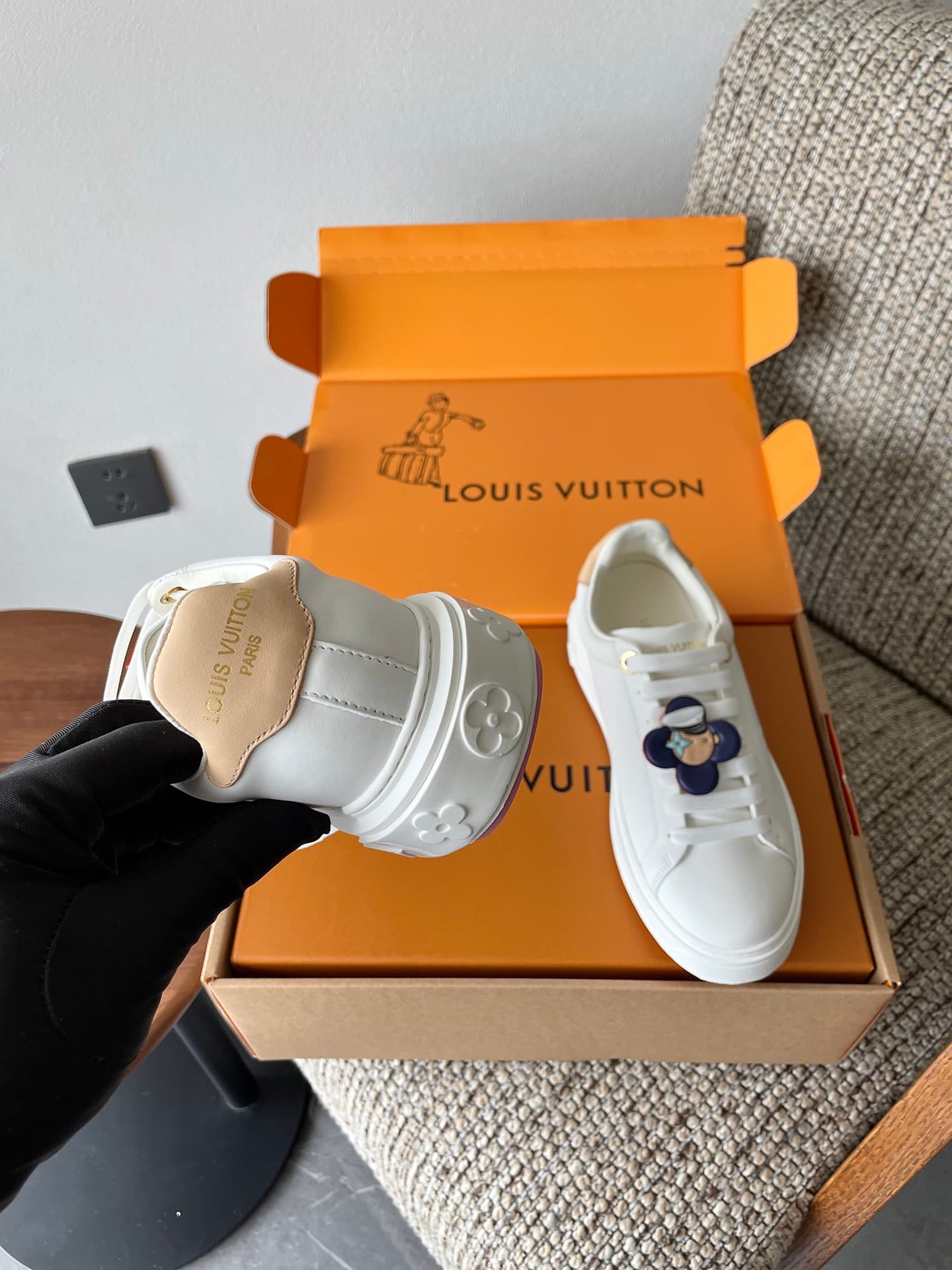 D9170 Top-tier LV donkey brand L-family Time Out collection: embossing, relief, pendants, casual shoes, beginner shoes, sports shoes — image 5
