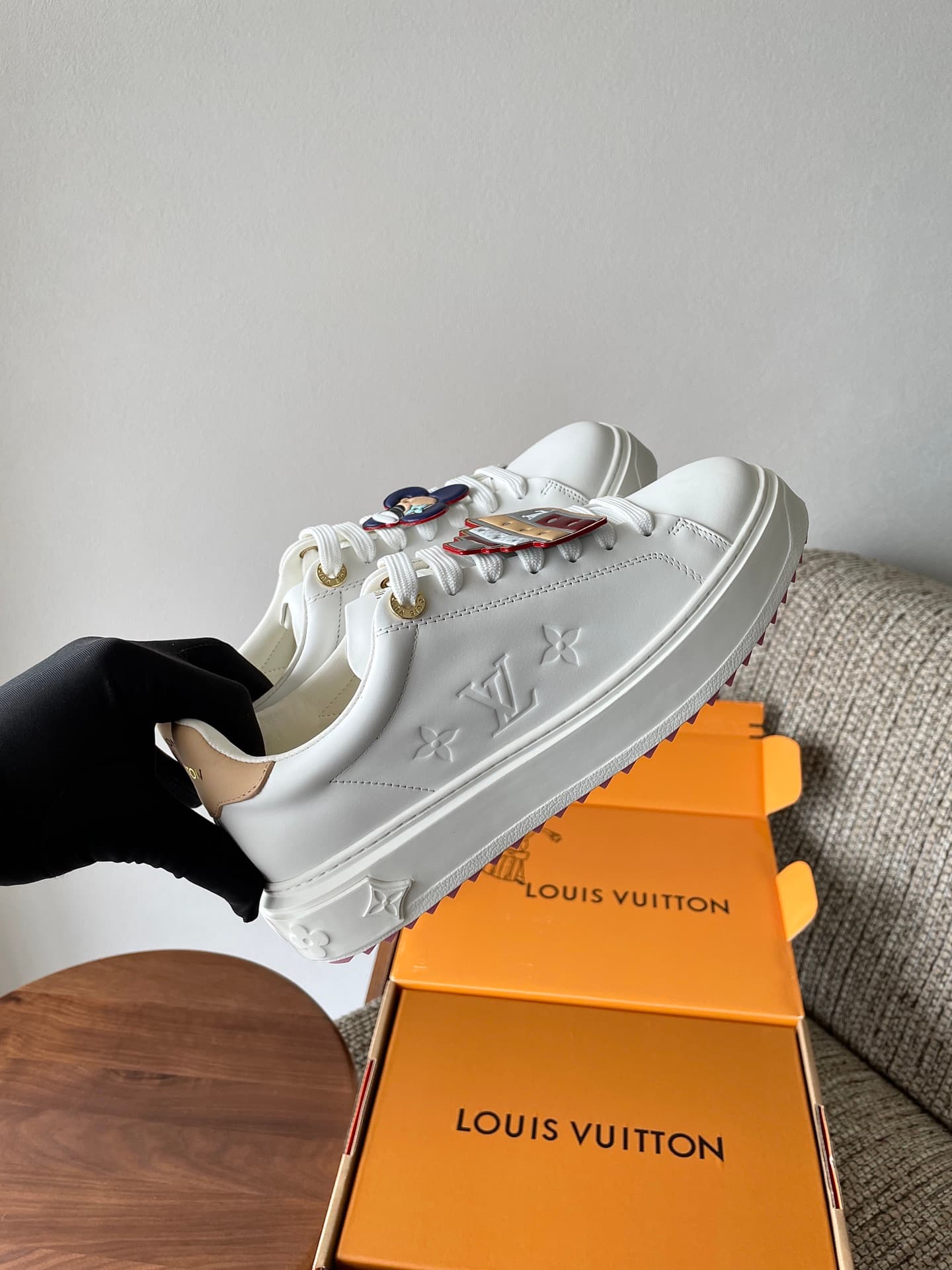 D9170 Top-tier LV donkey brand L-family Time Out collection: embossing, relief, pendants, casual shoes, beginner shoes, sports shoes — image 6