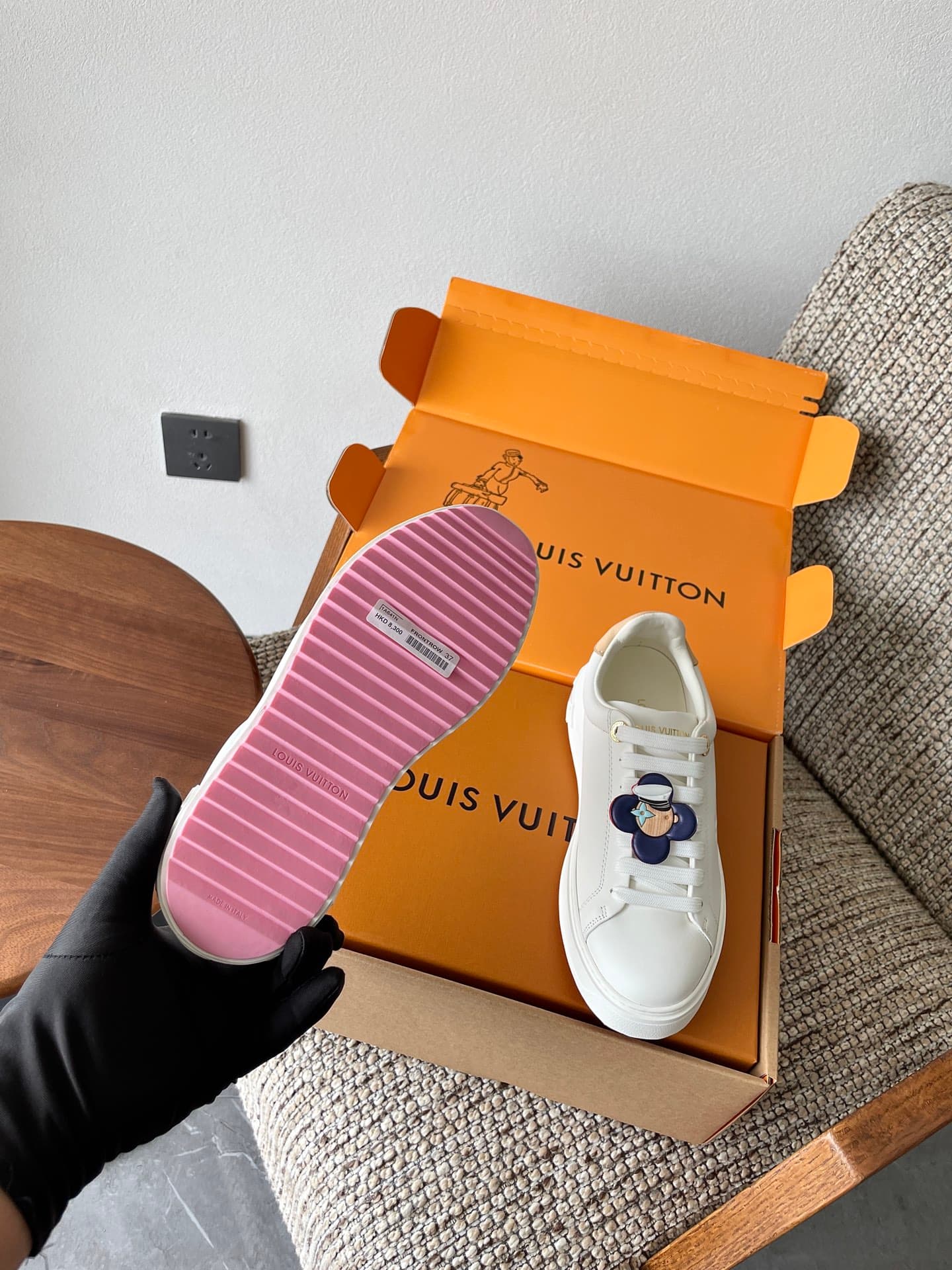 D9170 Top-tier LV donkey brand L-family Time Out collection: embossing, relief, pendants, casual shoes, beginner shoes, sports shoes — image 4