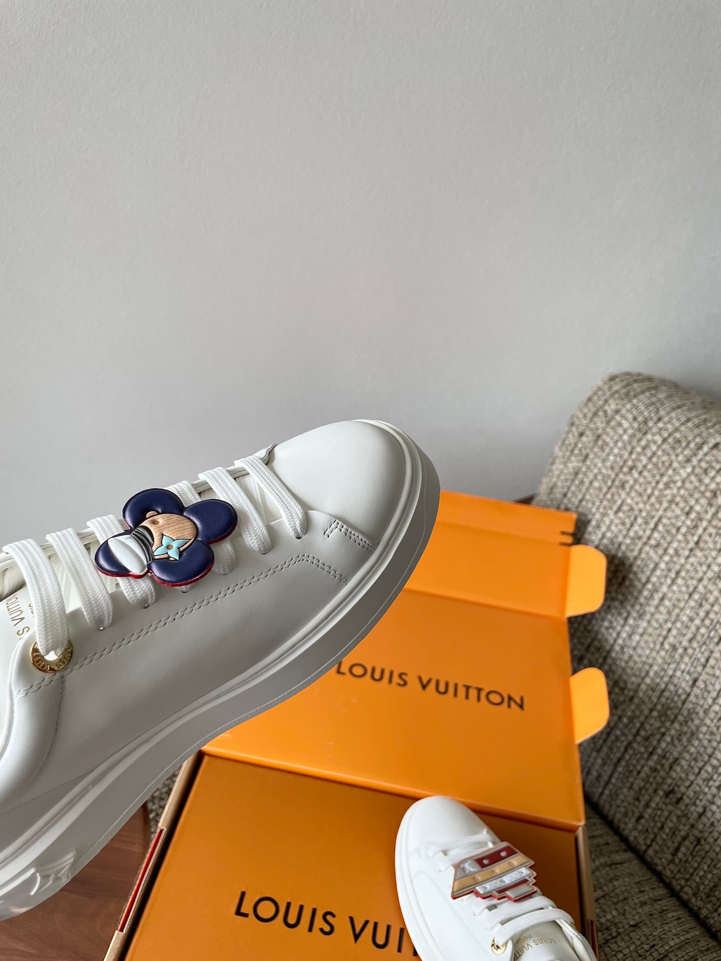D9170 Top-tier LV donkey brand L-family Time Out collection: embossing, relief, pendants, casual shoes, beginner shoes, sports shoes — image 7