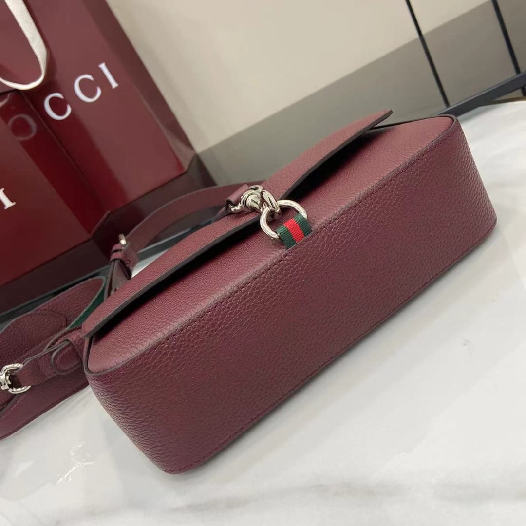 C4025 💎 Hook-closure, small-sized crossbody bag 🔥 High-quality from the official store; top-tier original items. “Original material / Official store dustproof bag”. Photo proof of actual product. 💯 In stock and available immediately! — image 4
