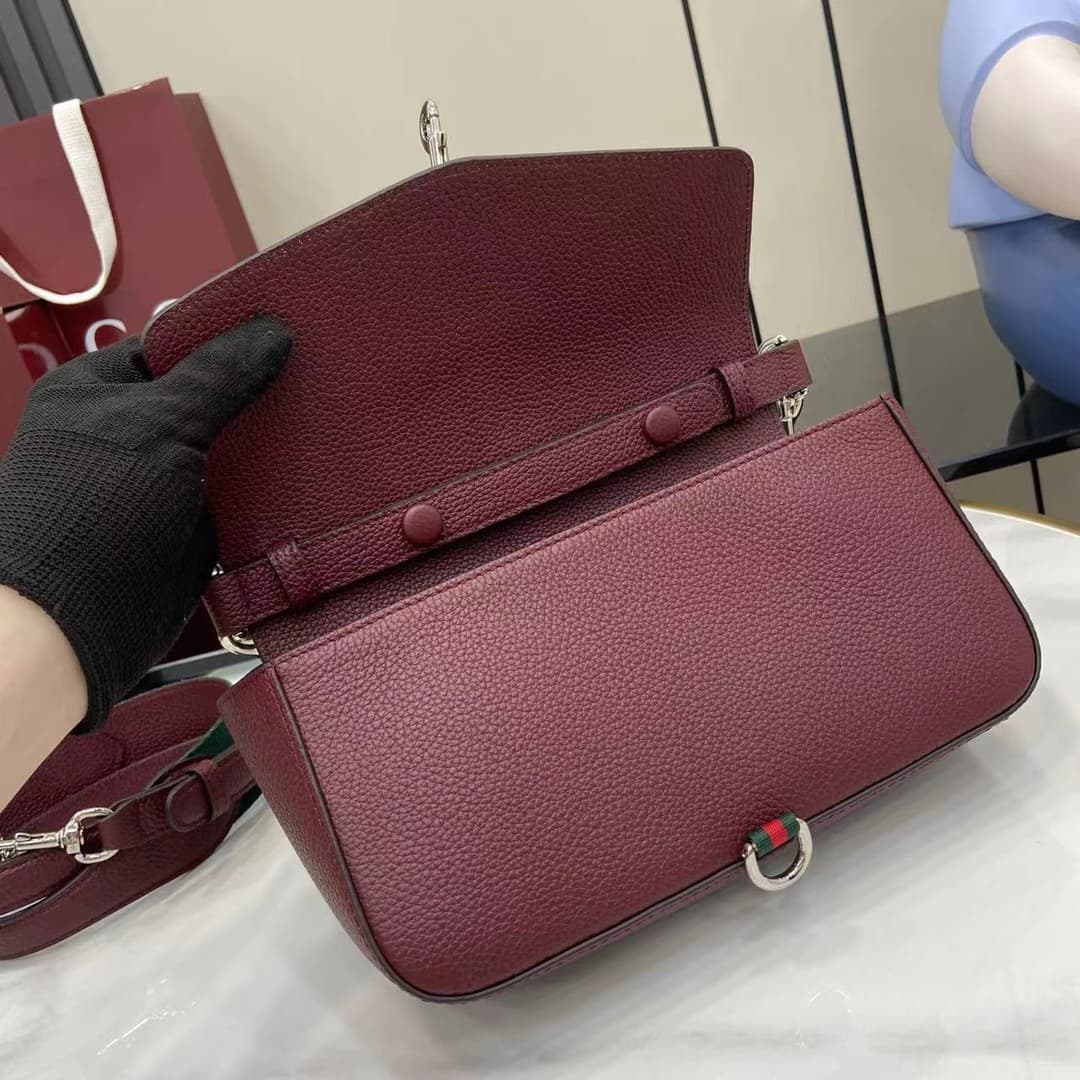 C4025 💎 Hook-closure, small-sized crossbody bag 🔥 High-quality from the official store; top-tier original items. “Original material / Official store dustproof bag”. Photo proof of actual product. 💯 In stock and available immediately! — image 7