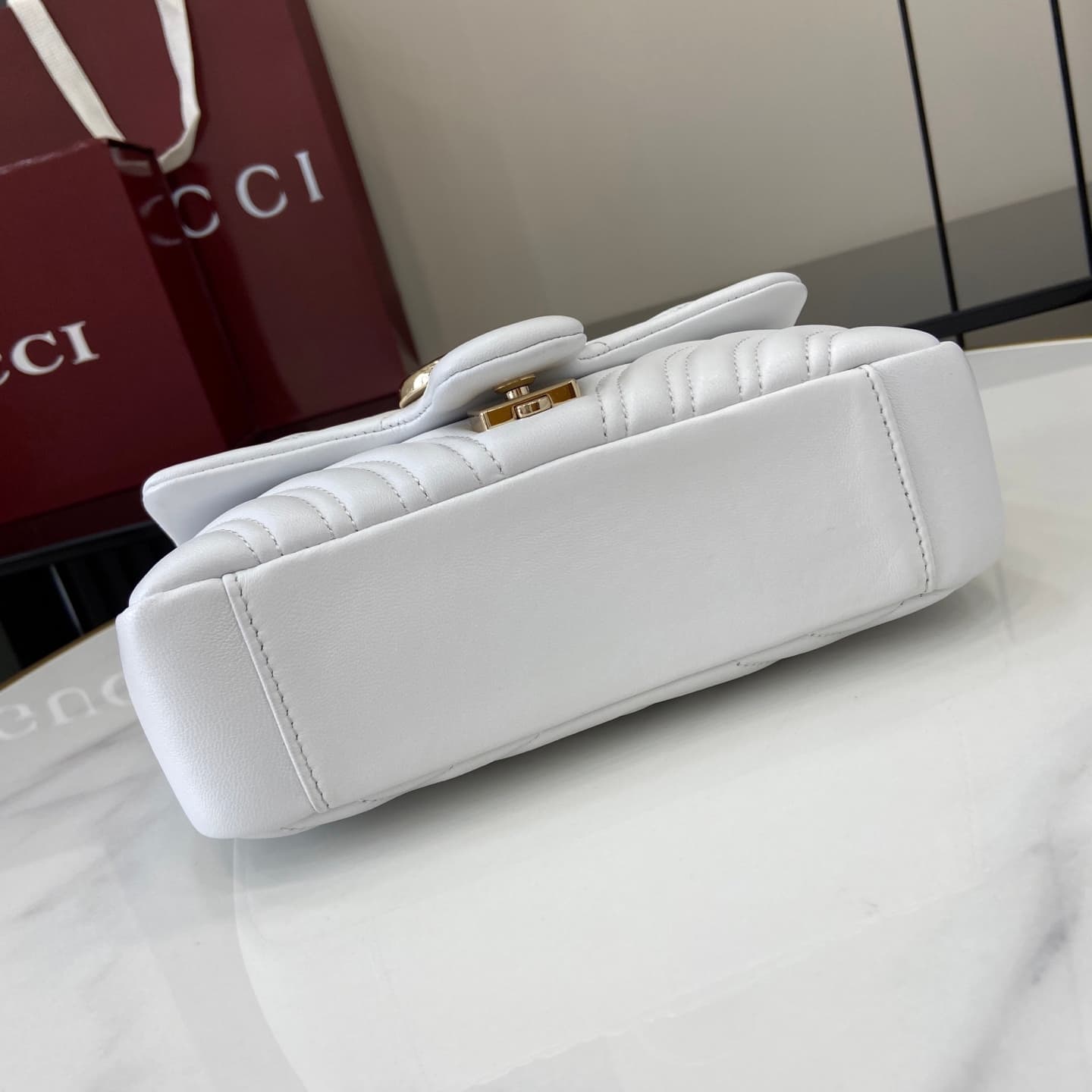 C4010 💎460💎 The iconic GG Marmont collection features exquisite details with dual G shapes and cut-chain straps. Made from soft leather, it creates a gentle, elegant bag shape. — image 4