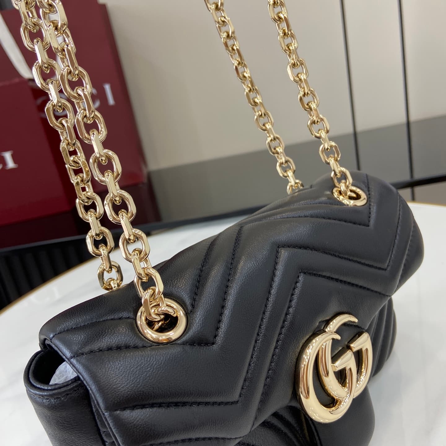 C4011 💎460💎 The iconic GG Marmont collection features unique double G designs and chain-style straps made from soft leather, creating a gentle, elegant bag shape. — image 6
