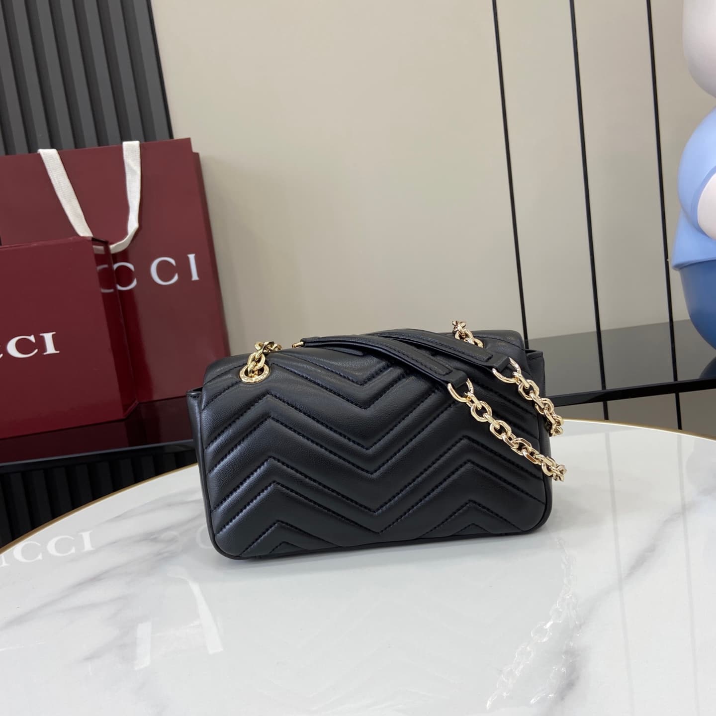 C4011 💎460💎 The iconic GG Marmont collection features unique double G designs and chain-style straps made from soft leather, creating a gentle, elegant bag shape. — image 3