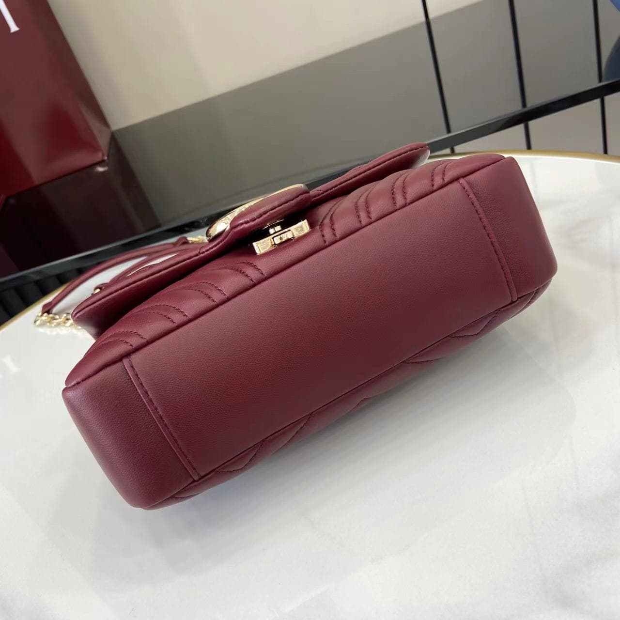 C4012 💎460💎 The iconic GG Marmont collection features unique double G designs and cut-chain straps made from soft leather, creating a gentle-shaped bag. — image 4