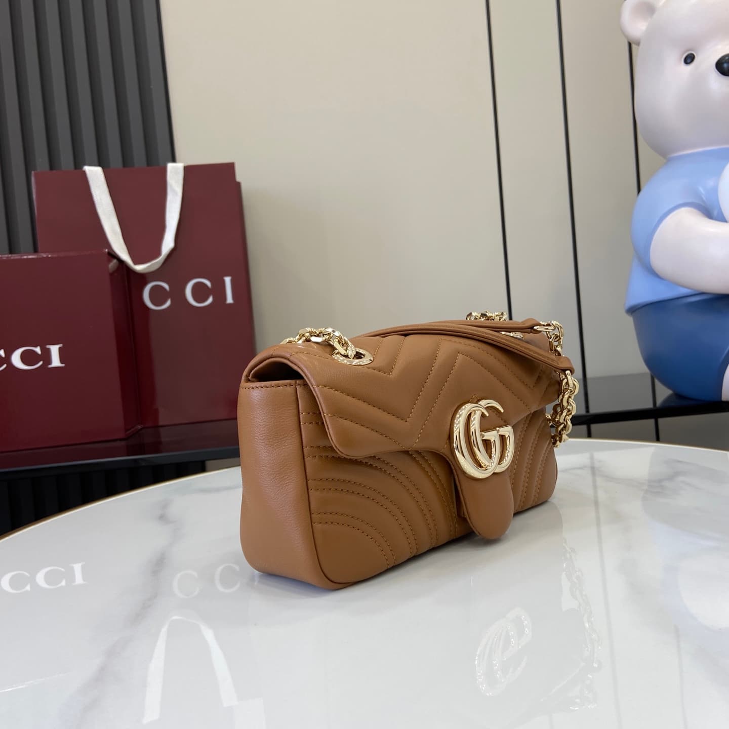 C4013 💎460💎 The iconic GG Marmont collection features unique double G designs and chain-style straps made from soft leather, creating a gentle-shaped bag. — image 2