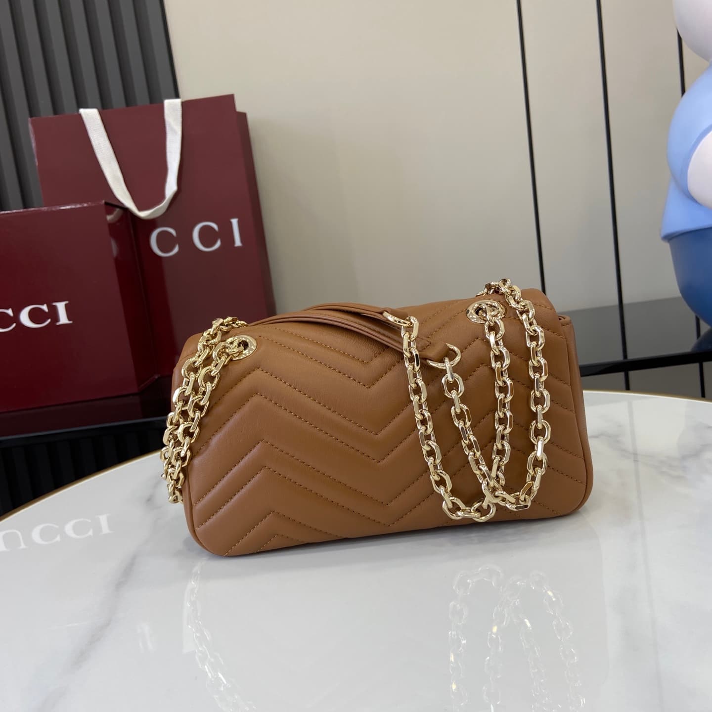 C4013 💎460💎 The iconic GG Marmont collection features unique double G designs and chain-style straps made from soft leather, creating a gentle-shaped bag. — image 3
