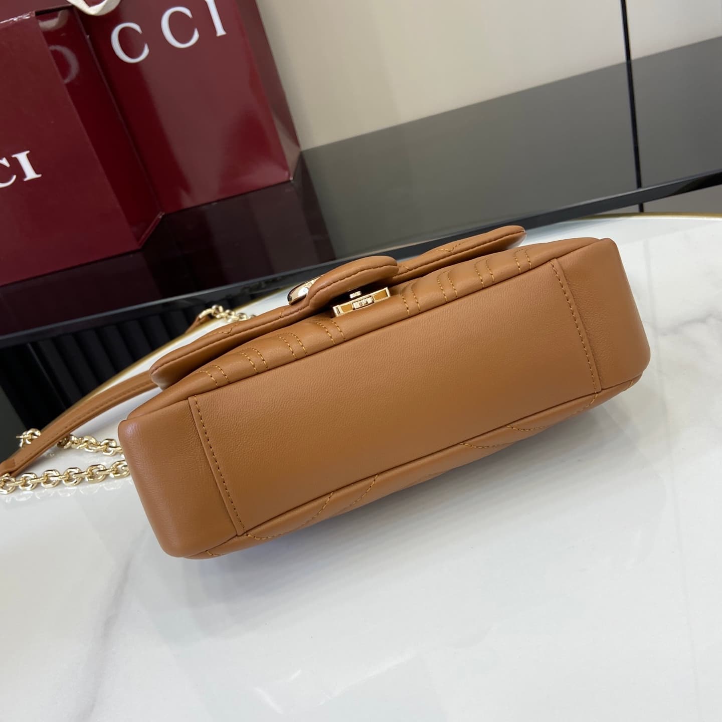 C4013 💎460💎 The iconic GG Marmont collection features unique double G designs and chain-style straps made from soft leather, creating a gentle-shaped bag. — image 4