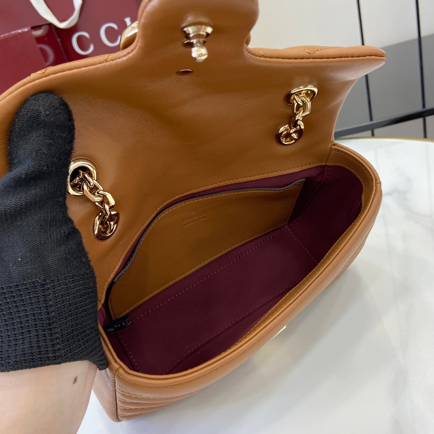 C4013 💎460💎 The iconic GG Marmont collection features unique double G designs and chain-style straps made from soft leather, creating a gentle-shaped bag. — image 8
