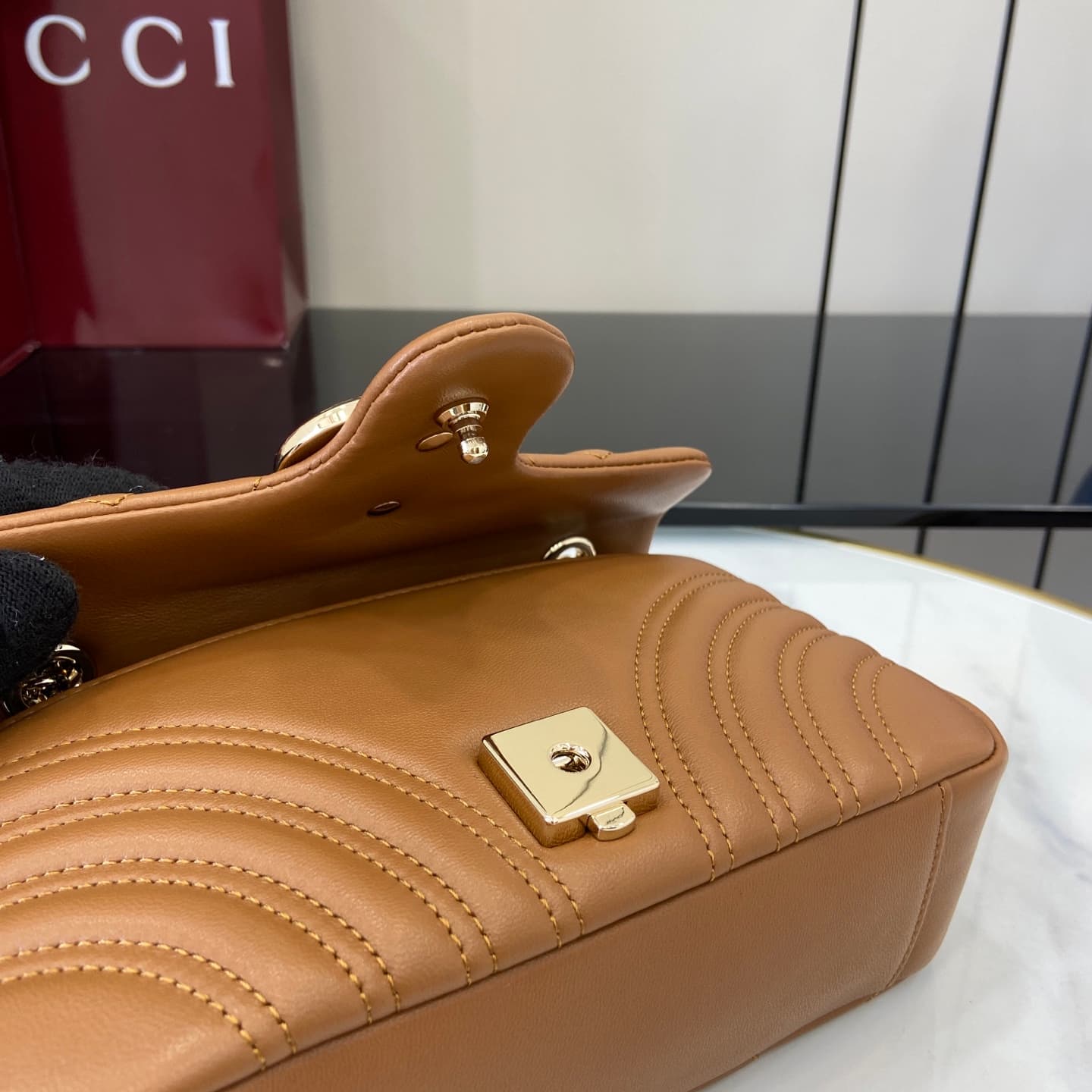 C4013 💎460💎 The iconic GG Marmont collection features unique double G designs and chain-style straps made from soft leather, creating a gentle-shaped bag. — image 6