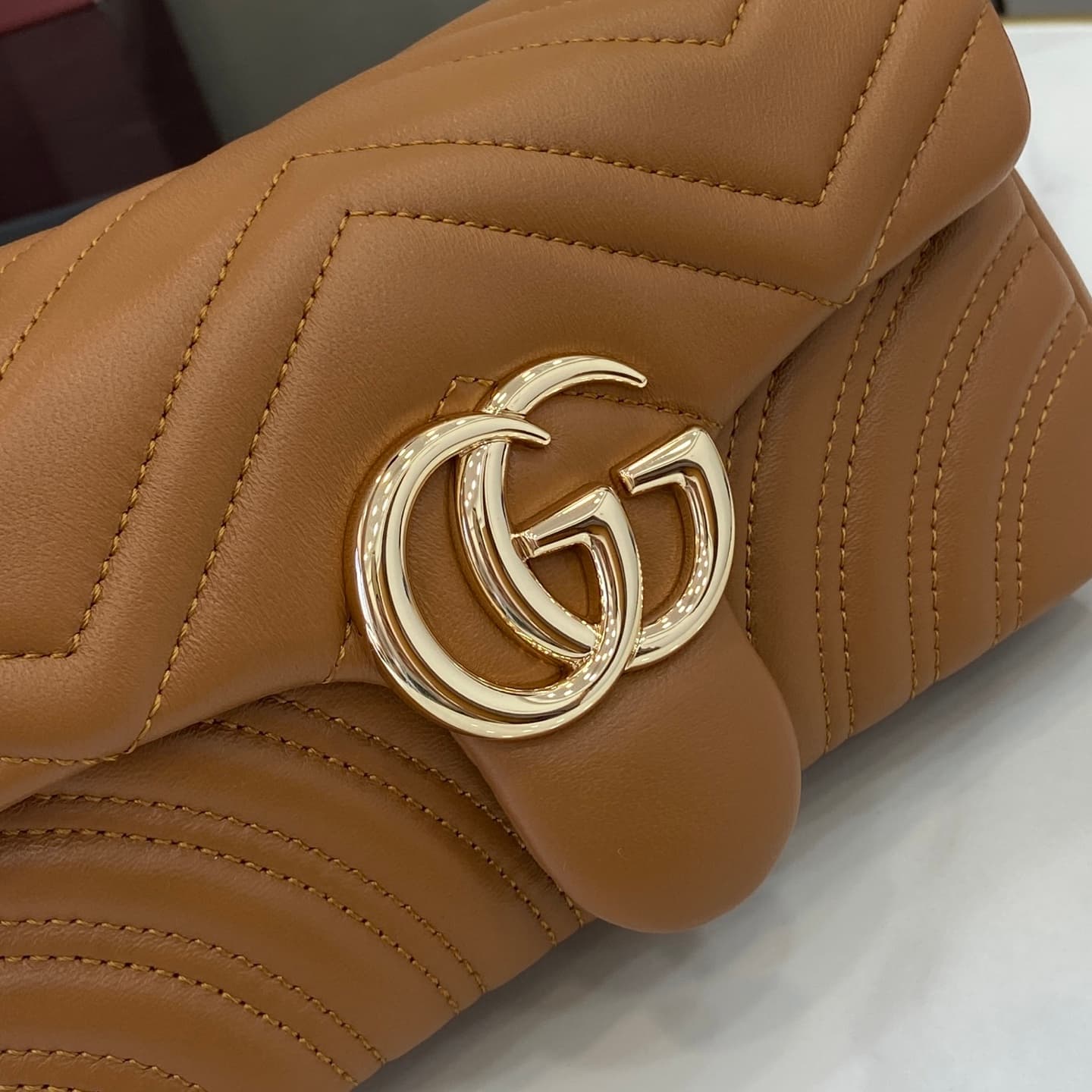C4013 💎460💎 The iconic GG Marmont collection features unique double G designs and chain-style straps made from soft leather, creating a gentle-shaped bag. — image 5