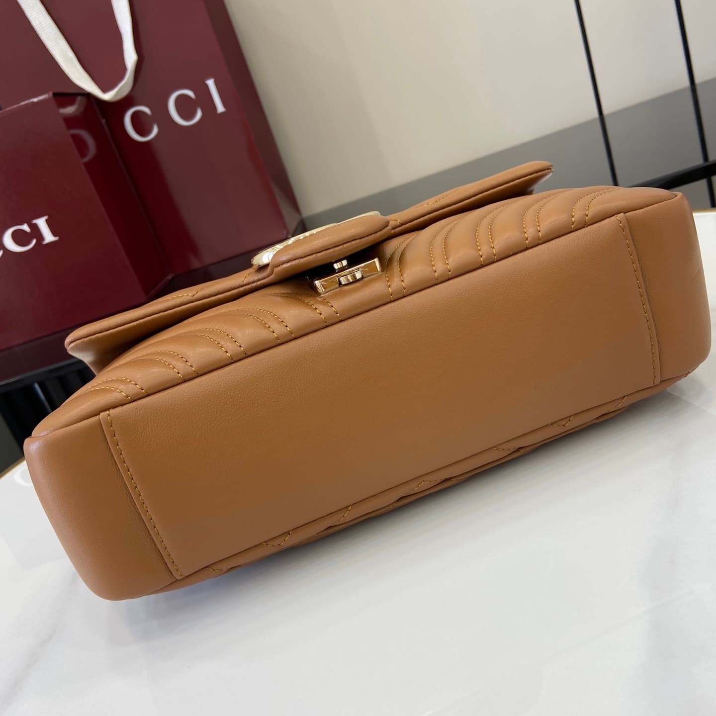C4009 💎500💎 The iconic GG Marmont collection features unique double G designs and cut chain straps made from soft leather, creating a smooth and elegant silhouette. The minimalist back pocket makes medium and large-sized bags even more practical. — image 4