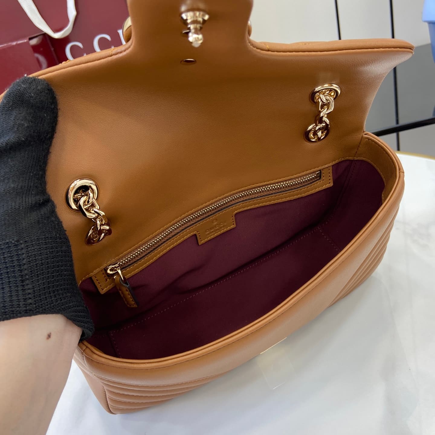 C4009 💎500💎 The iconic GG Marmont collection features unique double G designs and cut chain straps made from soft leather, creating a smooth and elegant silhouette. The minimalist back pocket makes medium and large-sized bags even more practical. — image 8