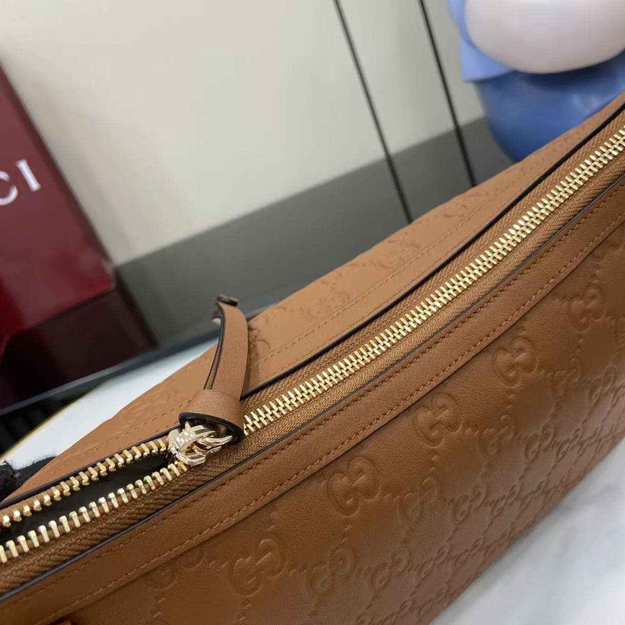 C4015 2025 Autumn-Winter collection; GG Emblem series presents a fresh interpretation of the brand’s enduring elegance and exquisite craftsmanship. This shoulder bag is made from GG embossed leather, showcasing a delicate texture. — image 7