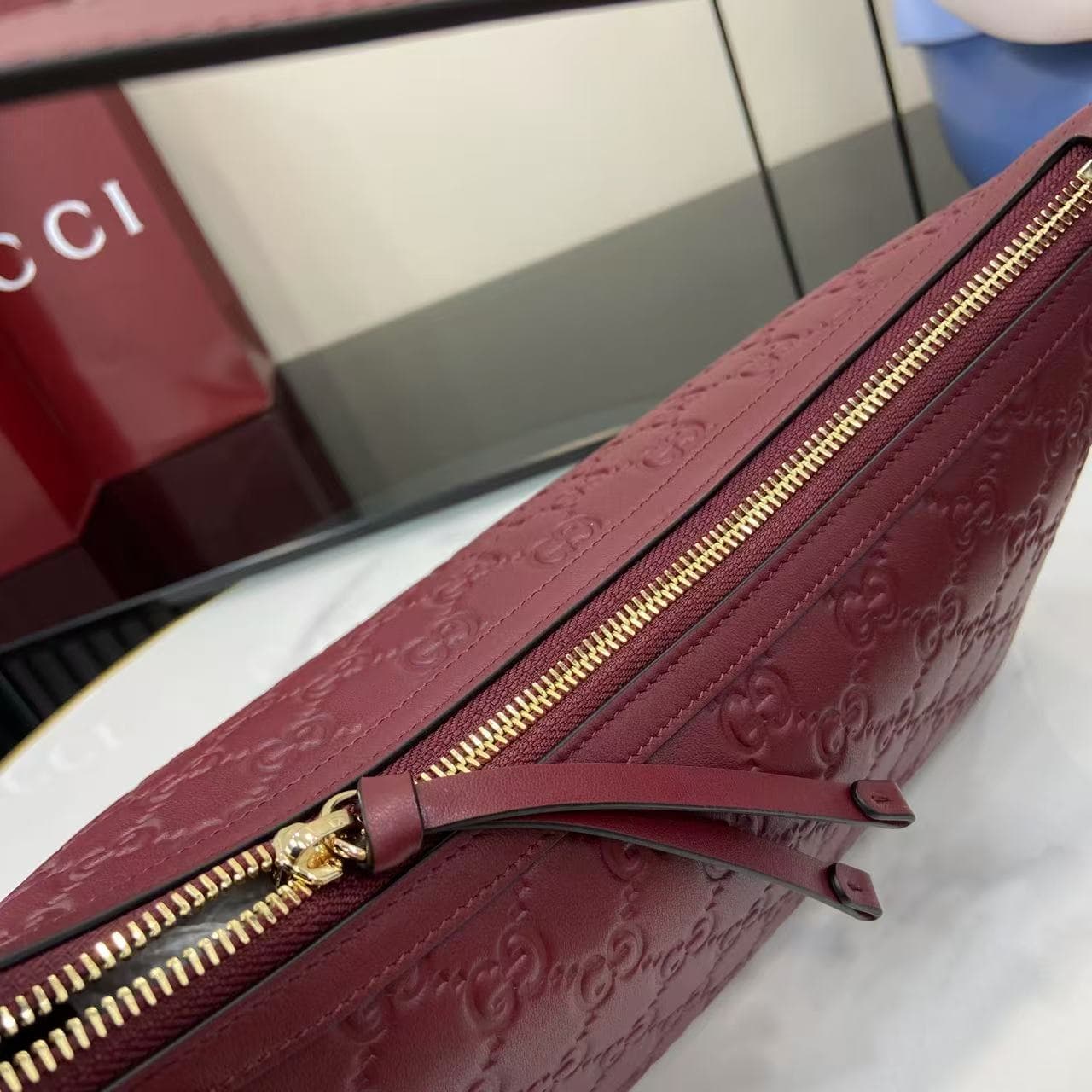 C4016 2025 Fall/Winter collection; GG Emblem series presents a fresh interpretation of the brand’s enduring elegance and exquisite craftsmanship. This shoulder bag is made from GG embossed leather, showcasing a delicate texture. — image 7