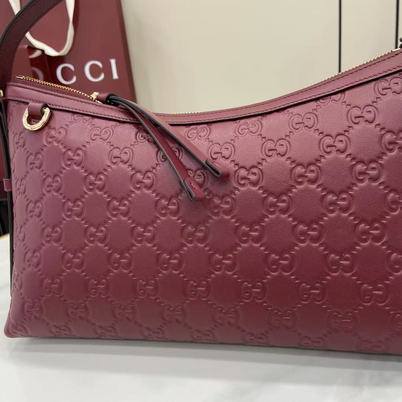 C4016 2025 Fall/Winter collection; GG Emblem series presents a fresh interpretation of the brand’s enduring elegance and exquisite craftsmanship. This shoulder bag is made from GG embossed leather, showcasing a delicate texture. — image 5