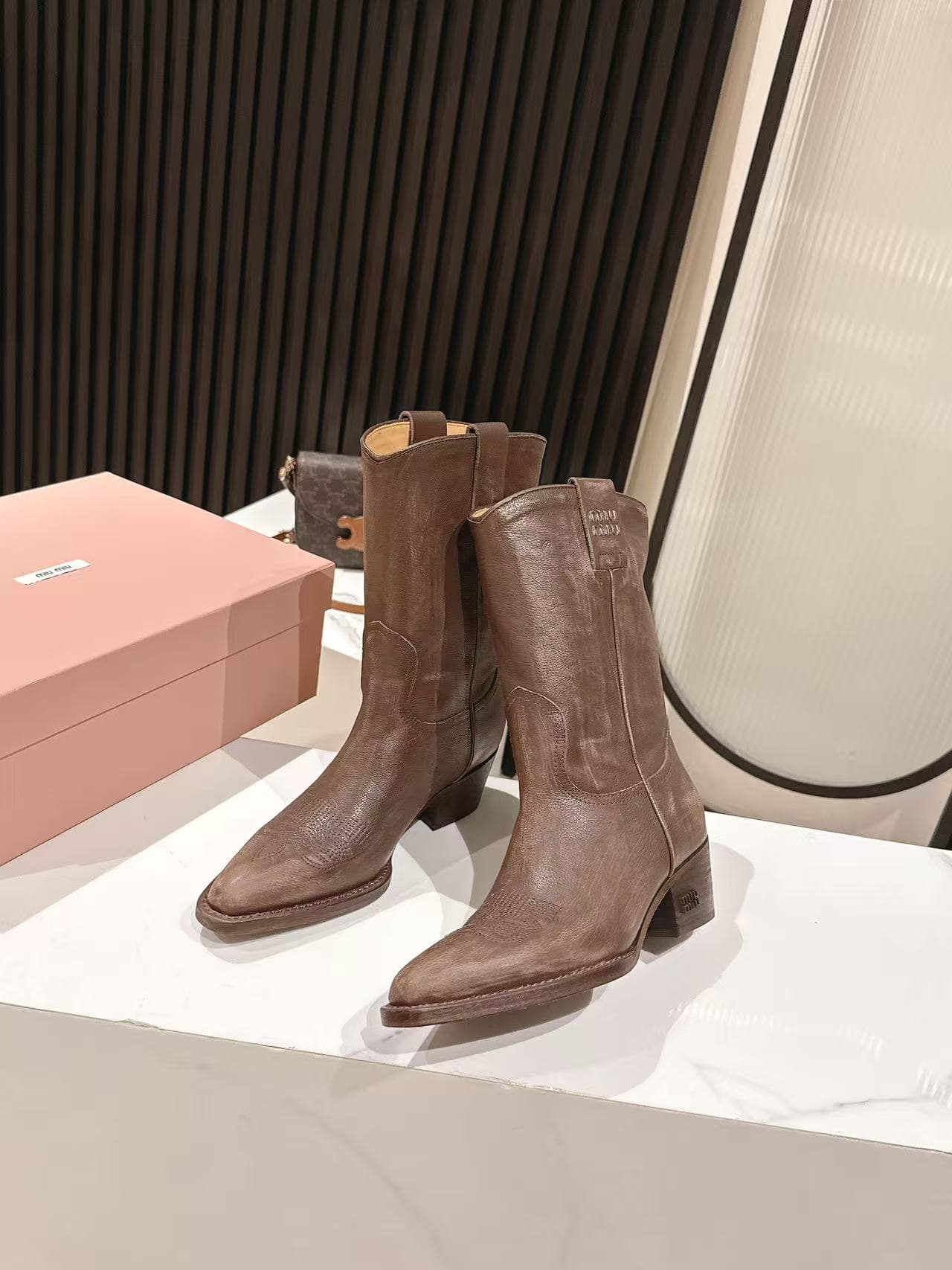 D10555 MiuMiu Miu’s latest autumn/winter Western cowboy boots — image 4